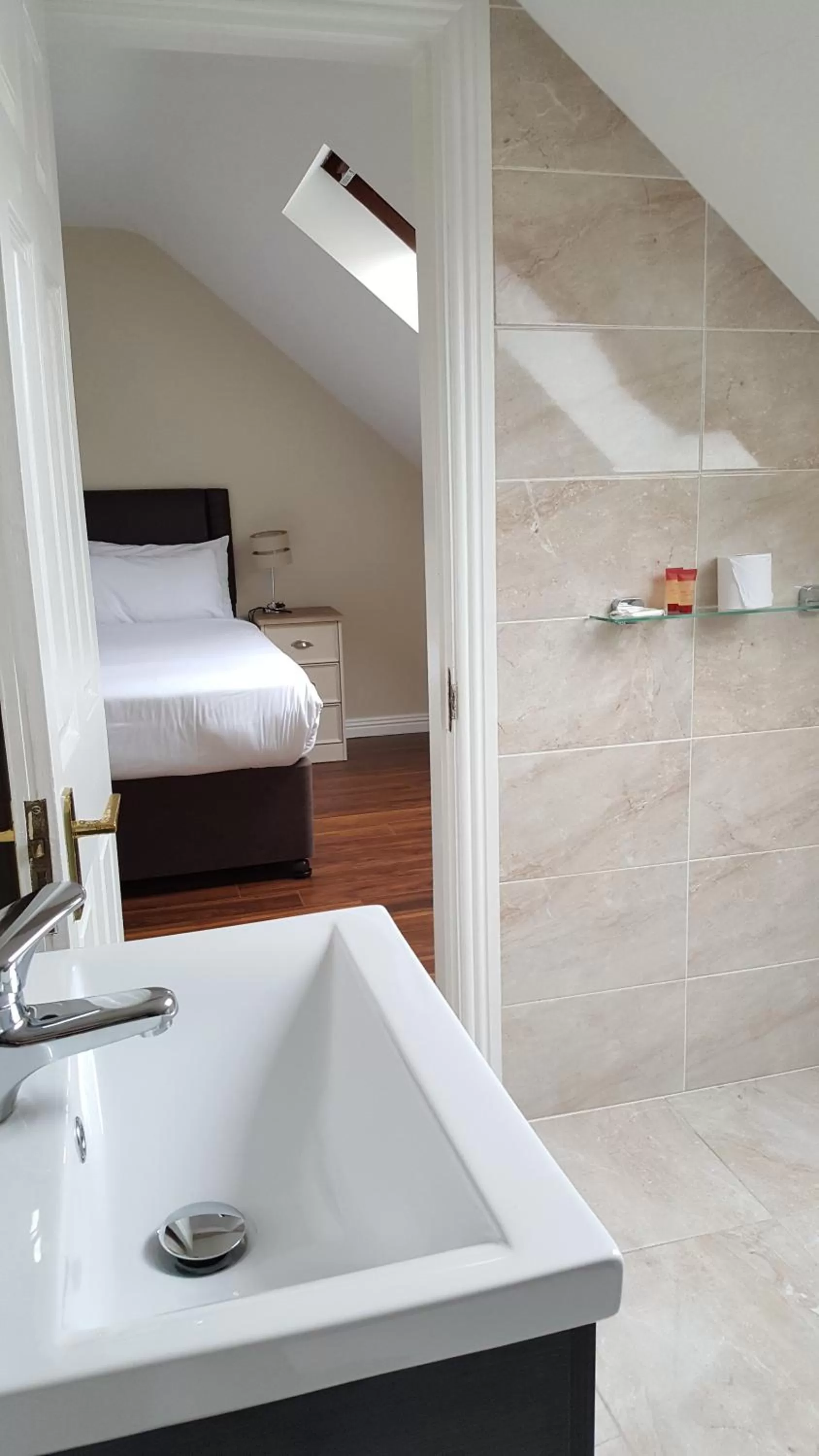 Bathroom, Bed in St Bridget's Apartments