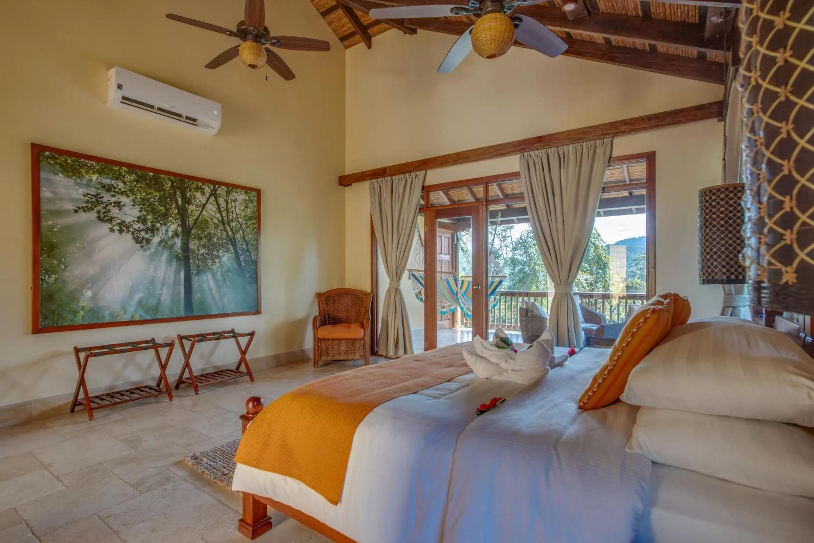 Bedroom, Bed in Sleeping Giant Rainforest Lodge