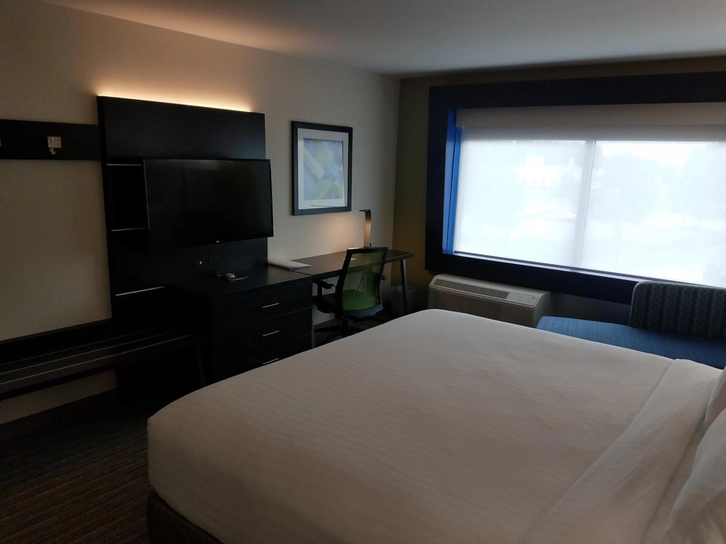 Photo of the whole room in Holiday Inn Express & Suites - Milledgeville by IHG