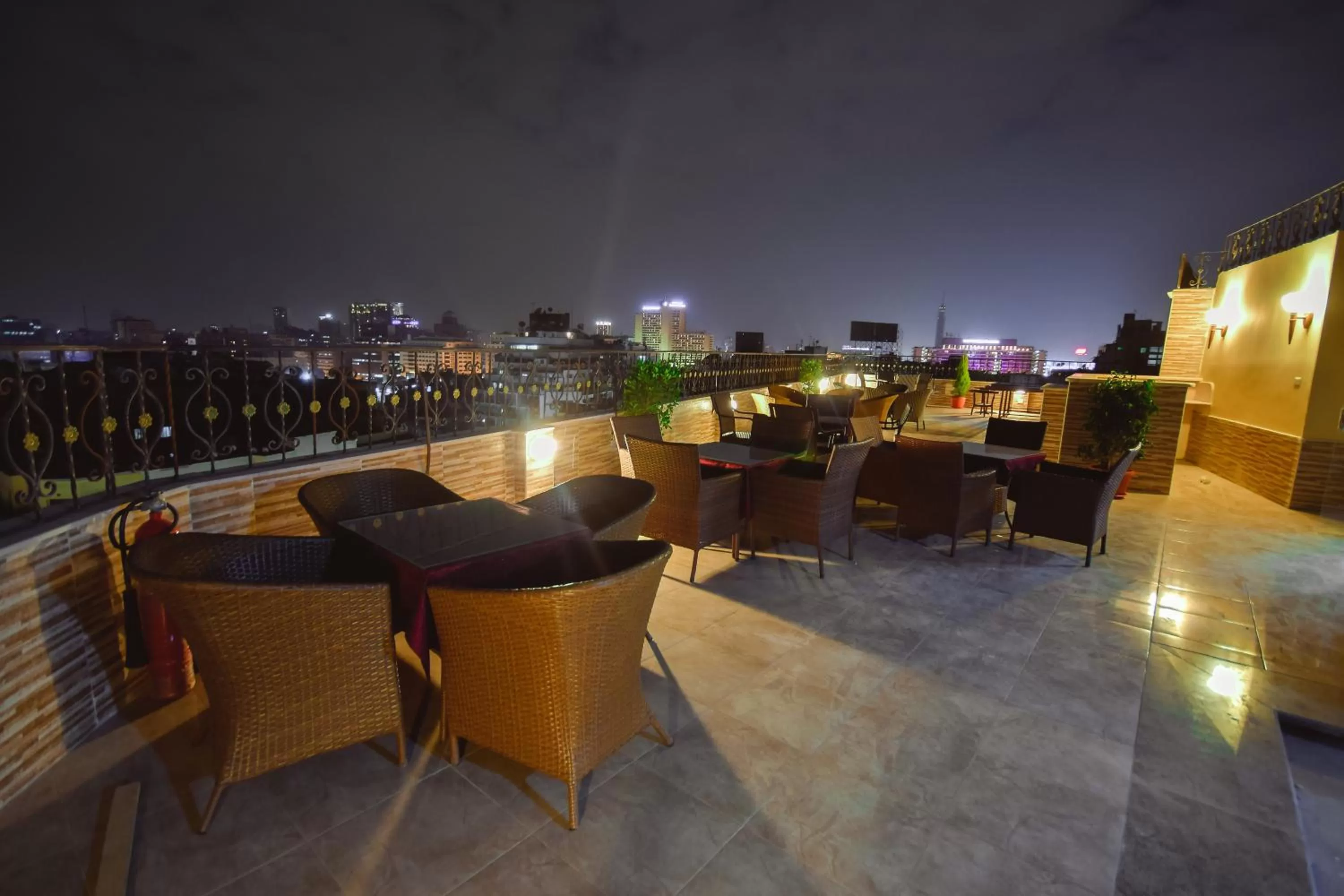 Restaurant/places to eat in Amin Hotel