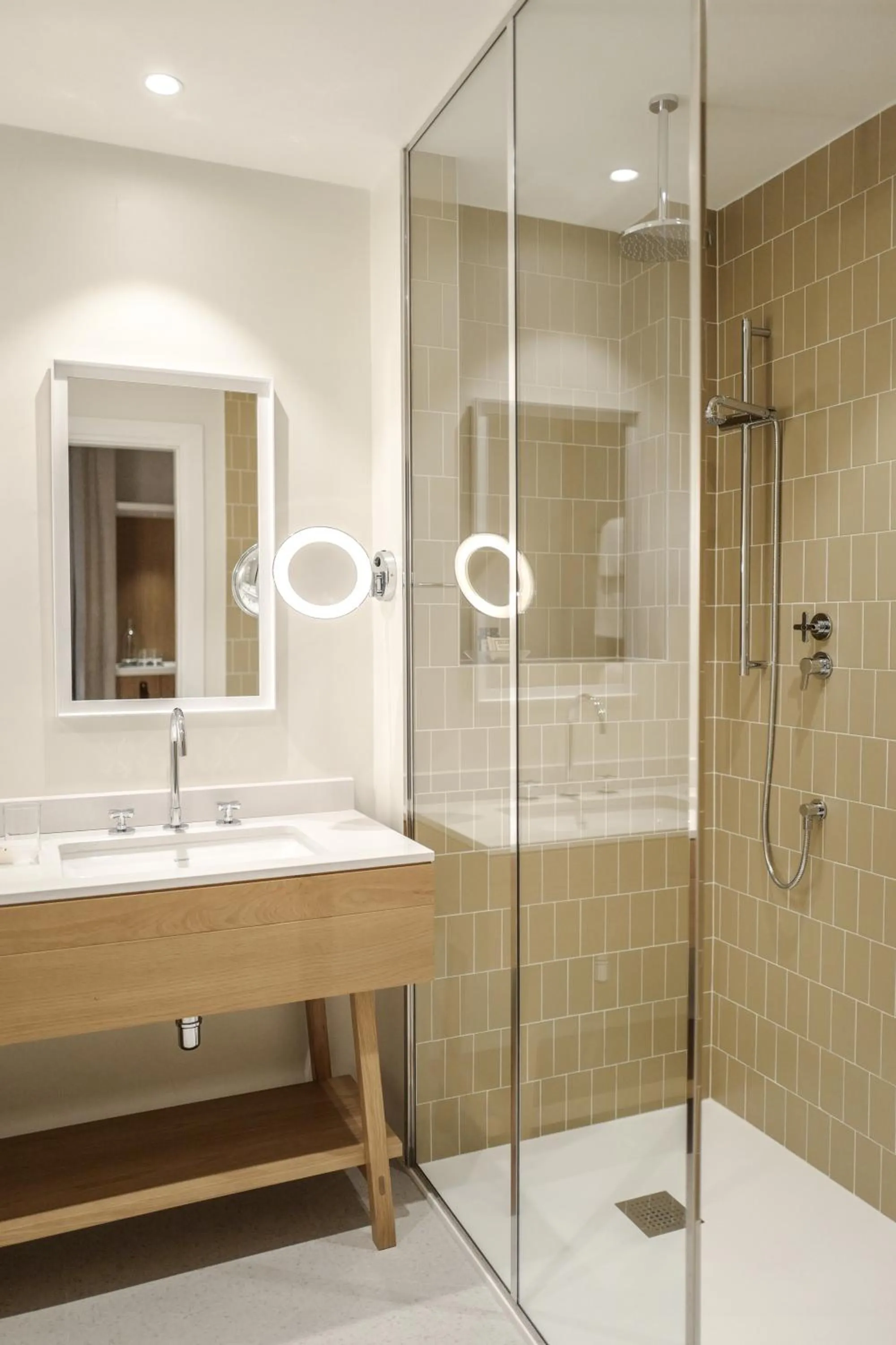 Bathroom in Hotel Savoy