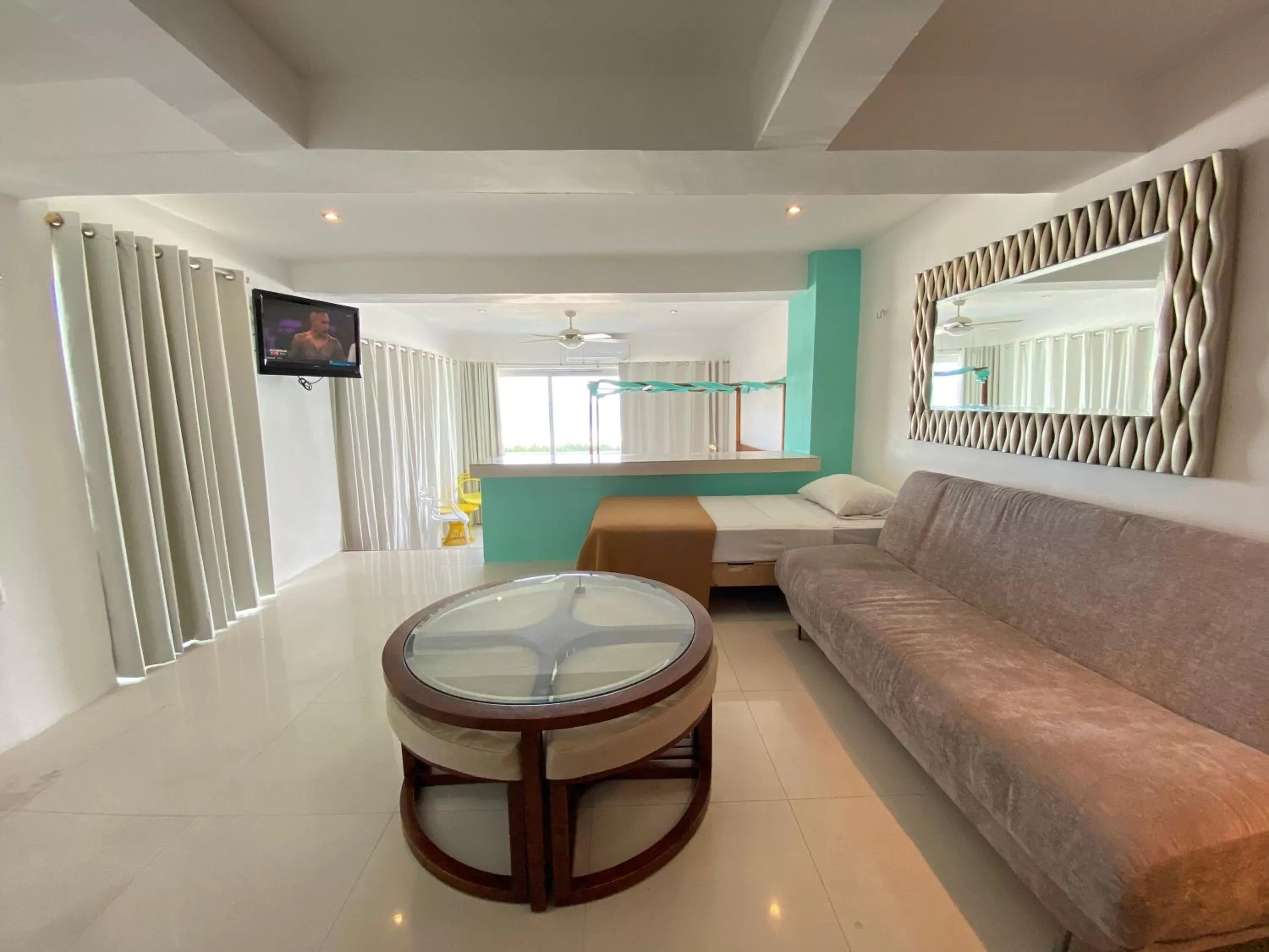 Living room, Bed in Rocamar Hotel Isla Mujeres