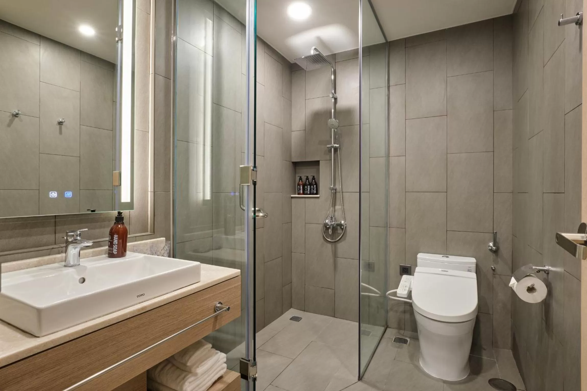 Shower in Sotetsu Grand Fresa Saigon