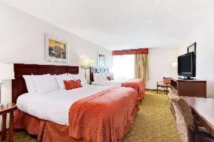 Standard King Room with Accessible Roll-In Shower in Holiday Inn - Tampa North, an IHG Hotel