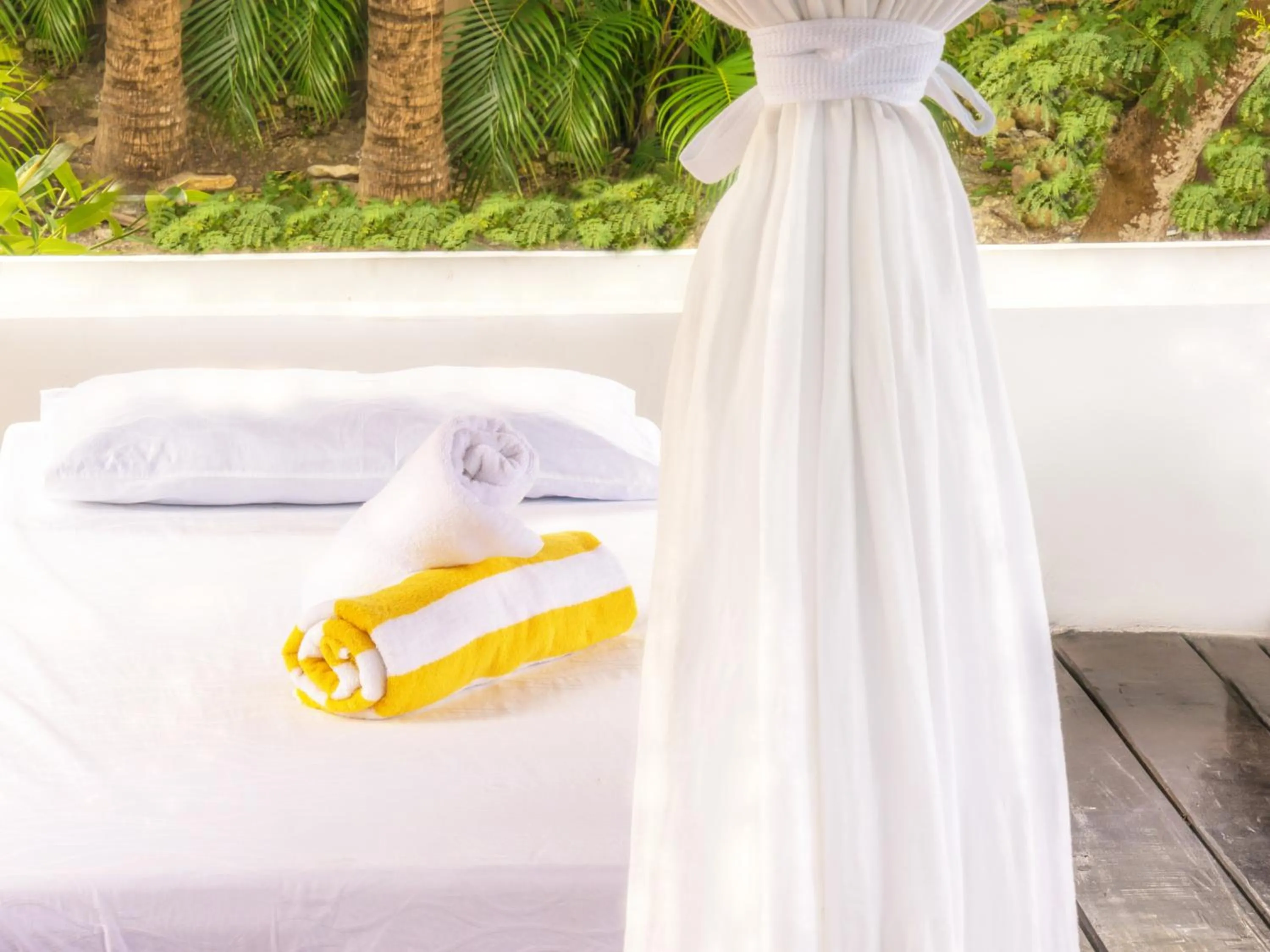 Massage in Edgewater Dive & Spa Resort