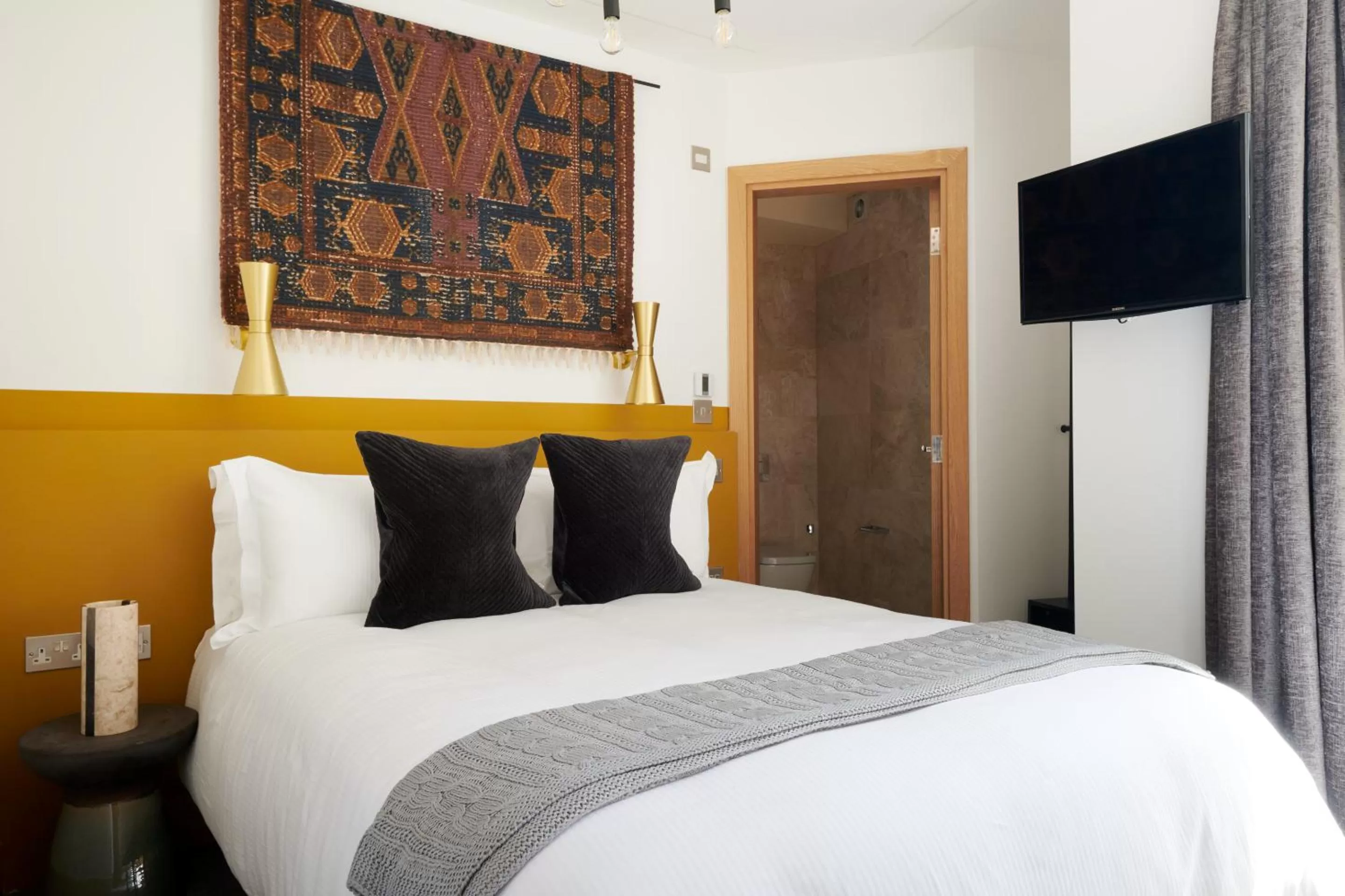 Living room, Bed in Sonder Edgware Road