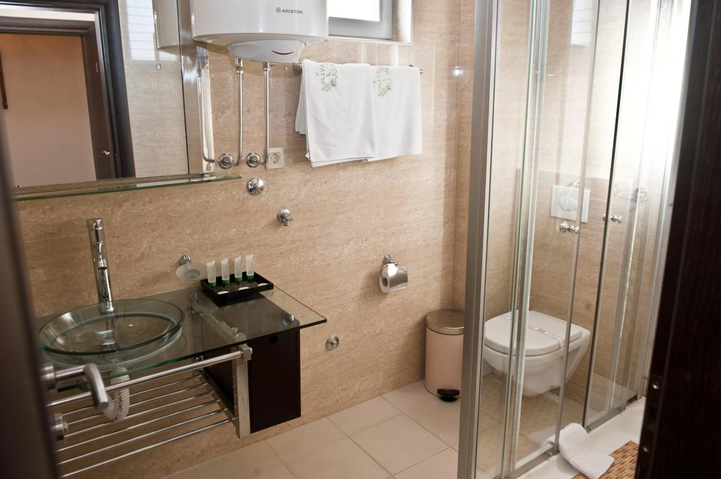 Shower in Hotel Crnogorska Kuća