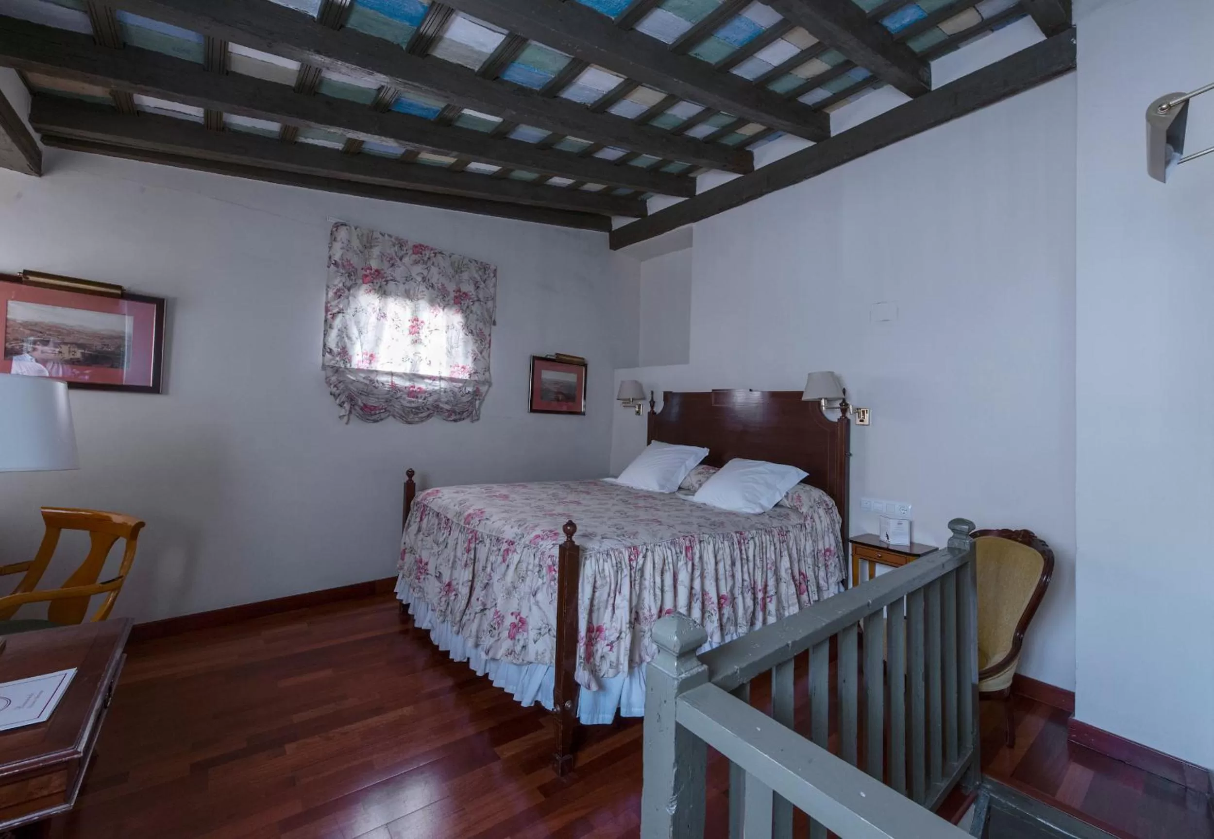 Photo of the whole room, Bed in Hotel Las Casas de la Judería