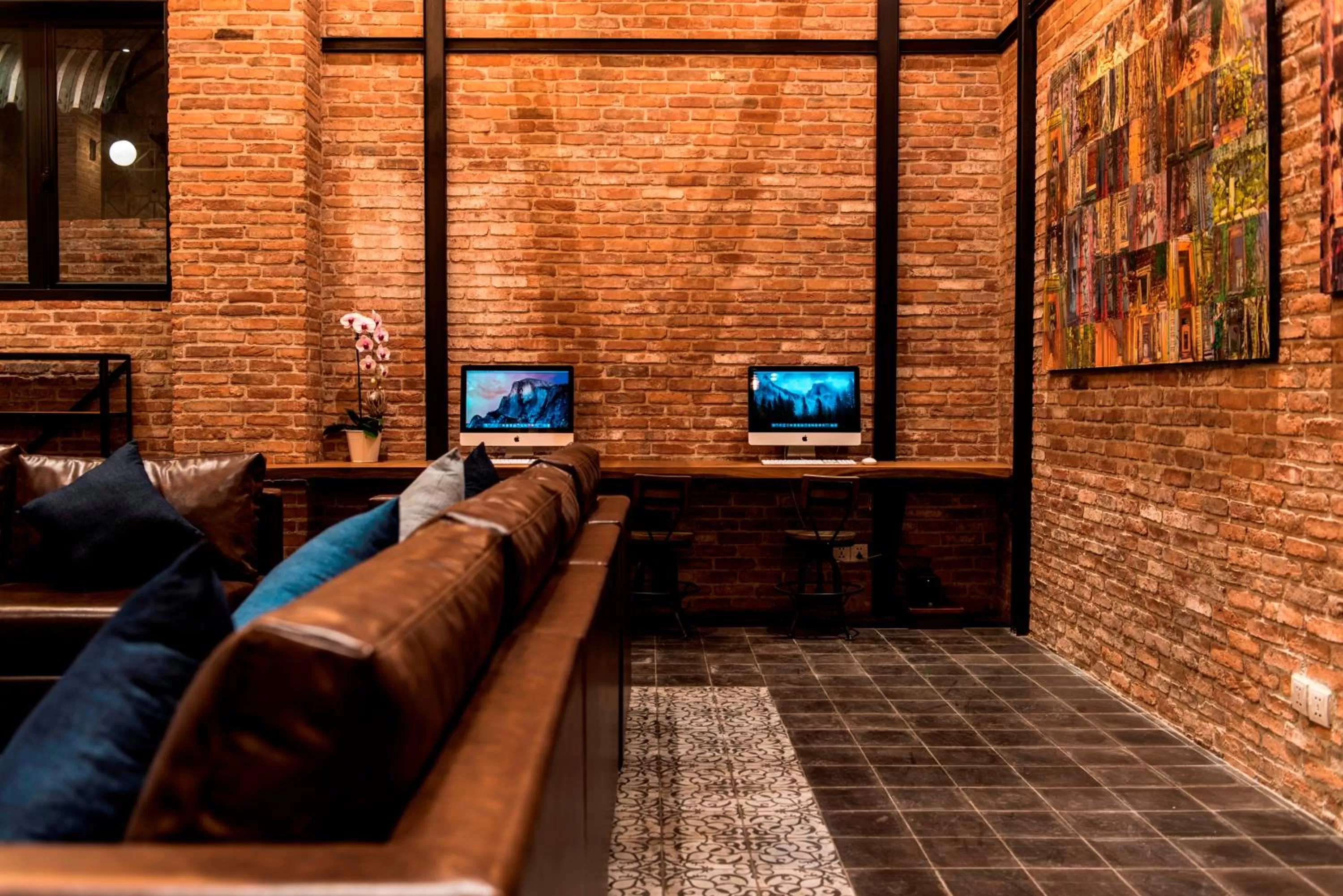 Business facilities in Aquarius Hotel and Urban Resort