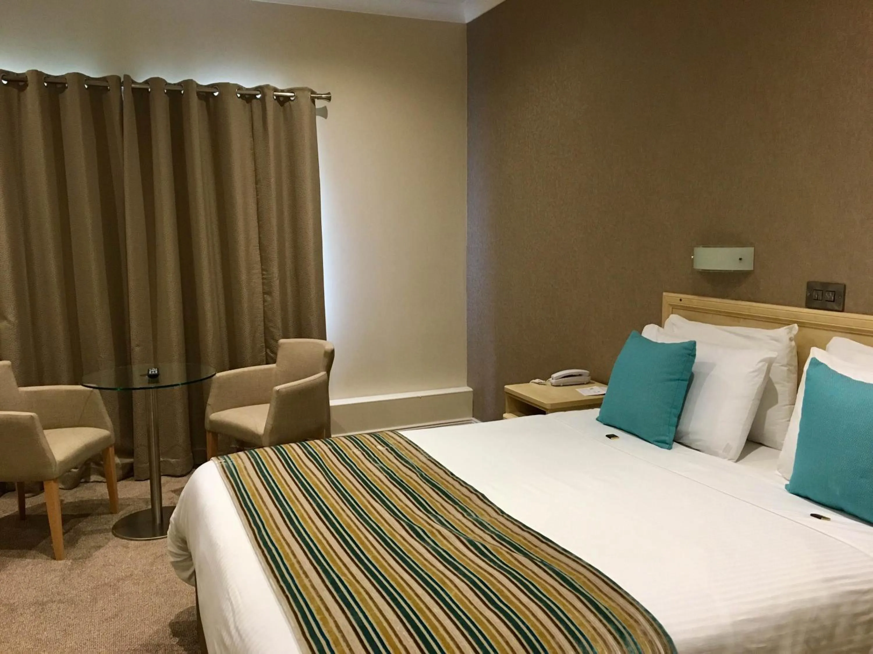 Bedroom, Bed in The Lodge Hotel