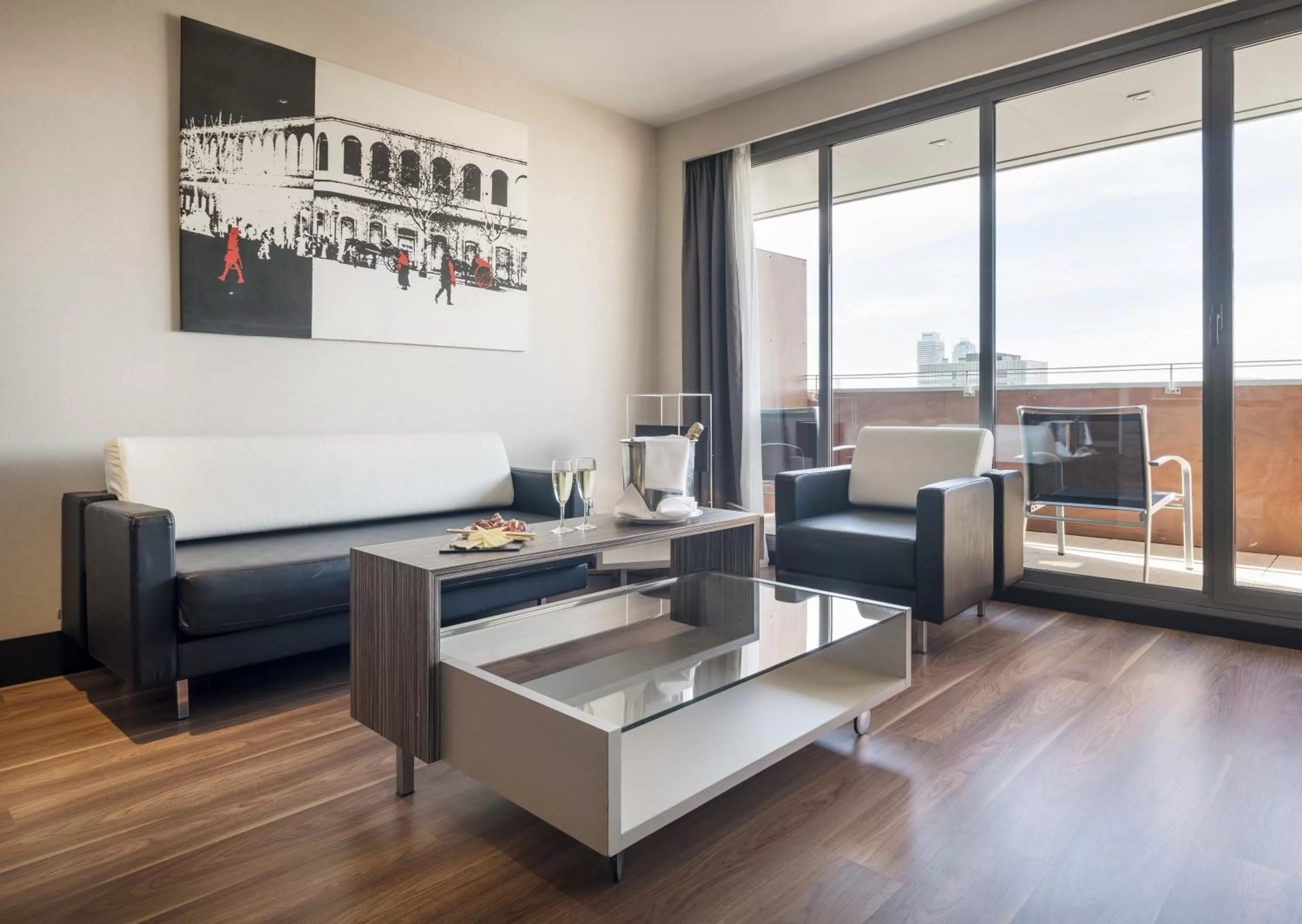 Photo of the whole room in Ilunion Barcelona