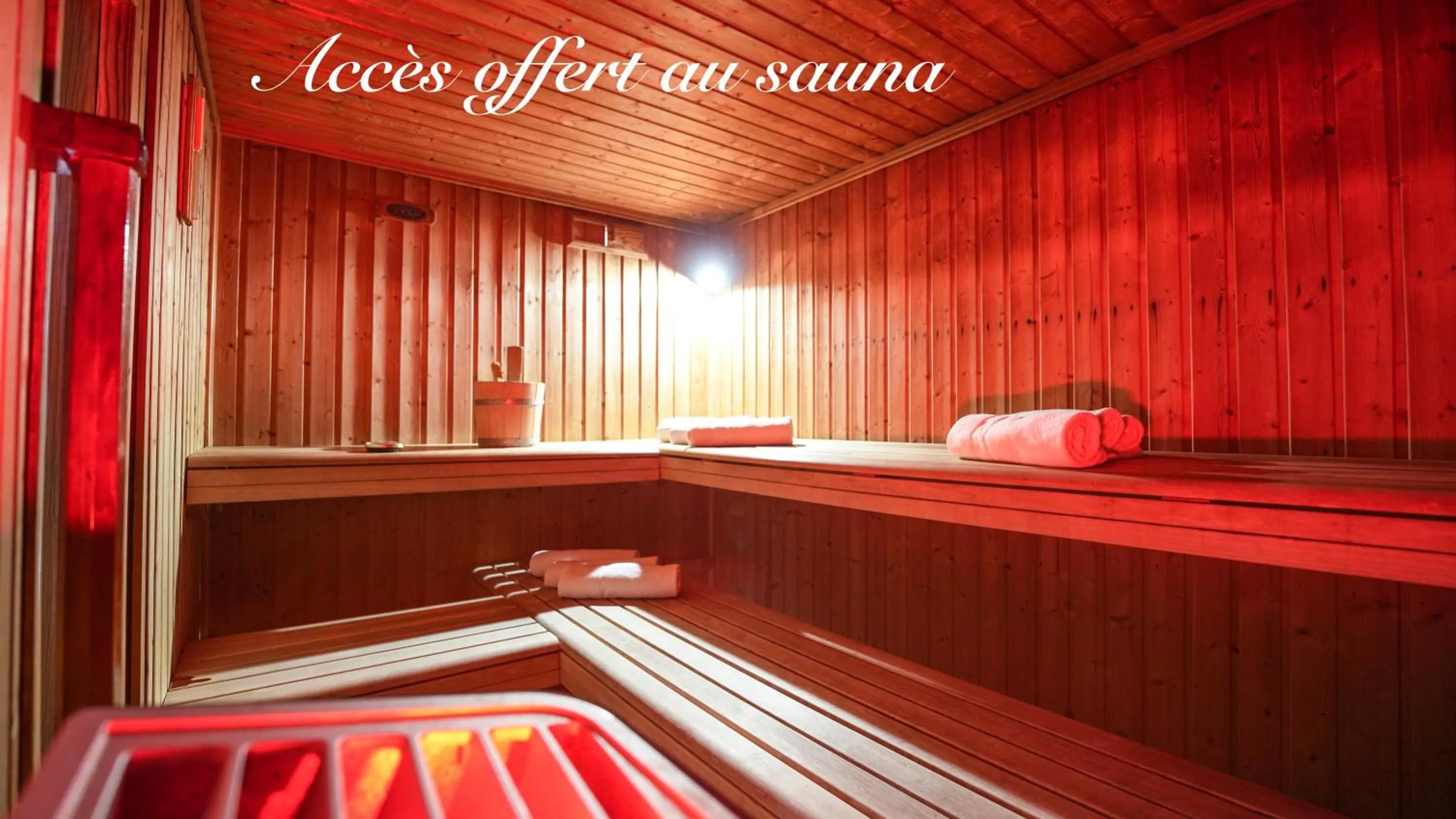 Sauna, Bed in Hôtel Mount Venturi - Aix-En-Provence Sainte-Victoire - Bar & Restaurant & Padel