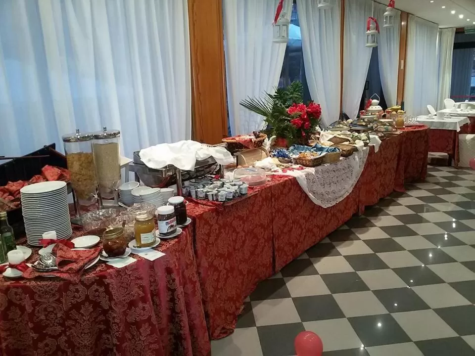 Restaurant/places to eat in Platani Hotel