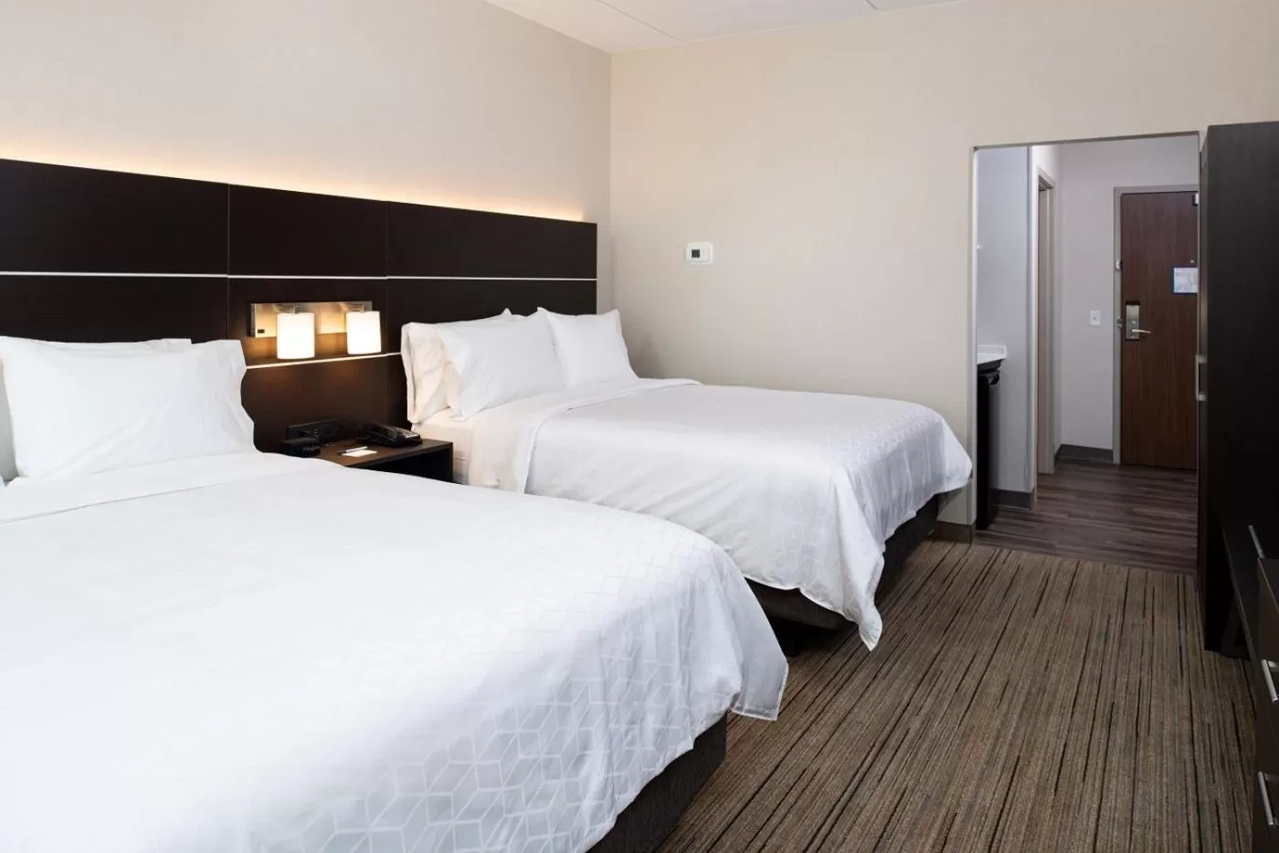 Bed in Holiday Inn Express & Suites - Romeoville - Joliet North by IHG