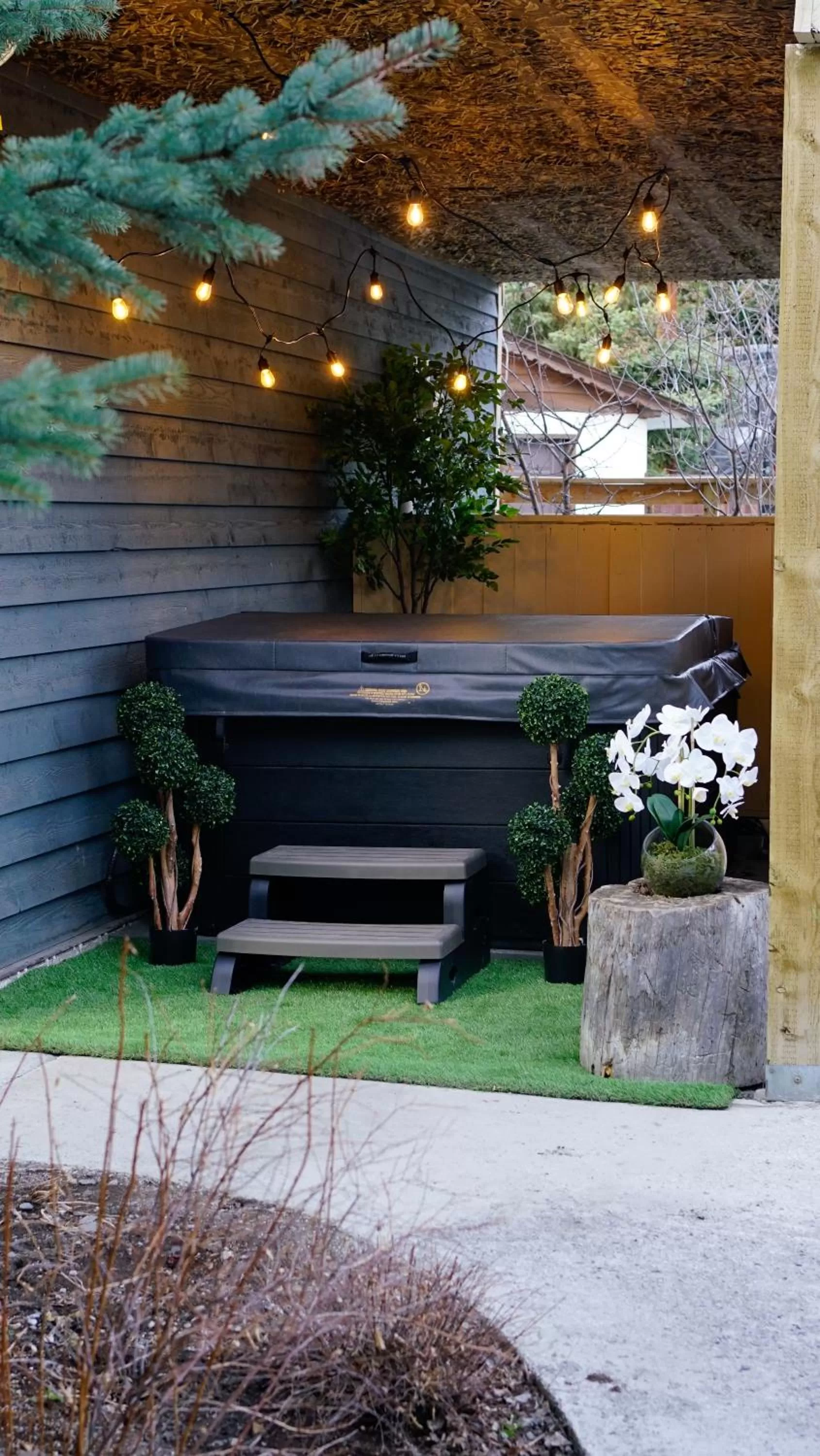 Hot Tub in The Poplar Inn