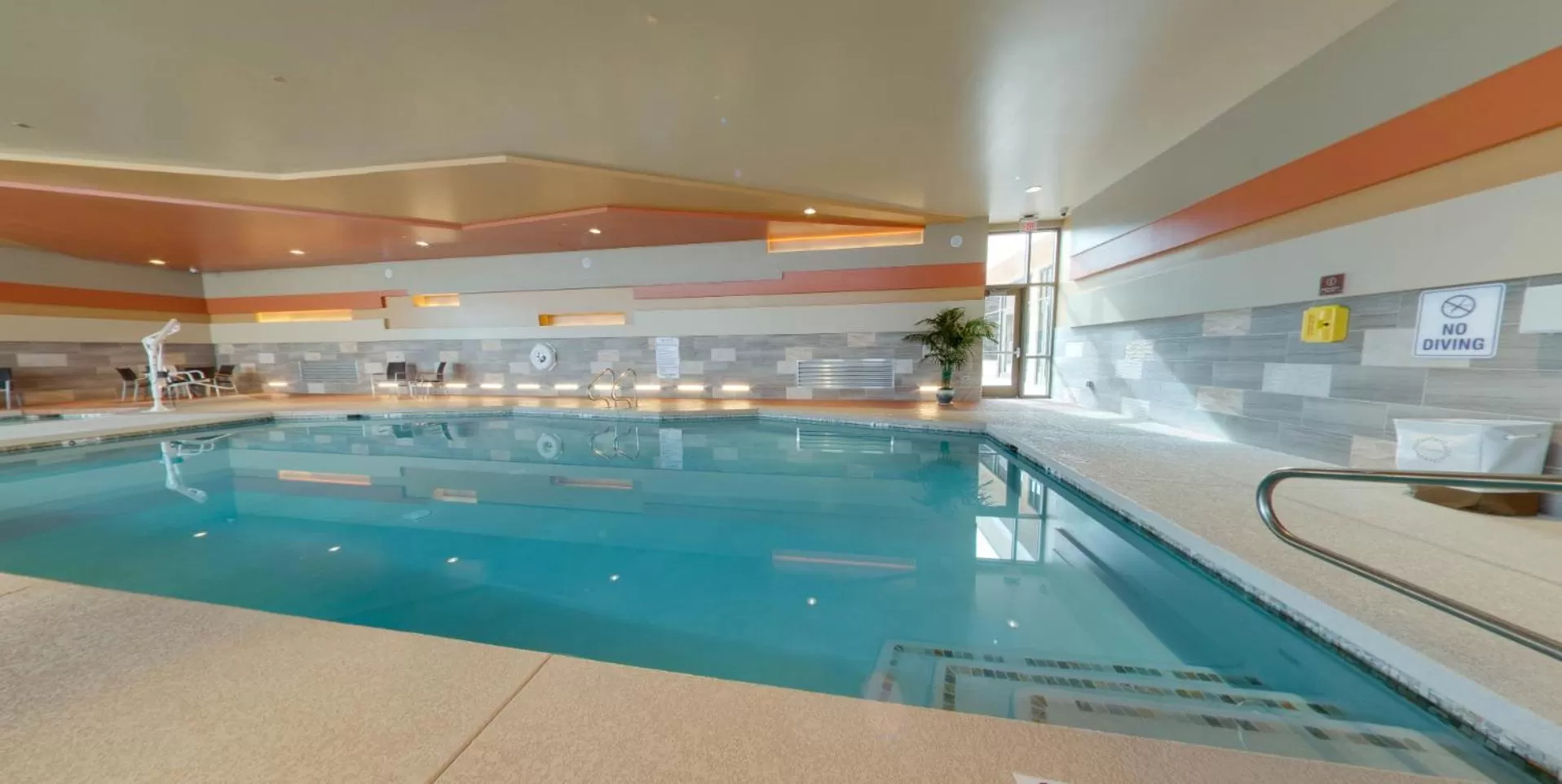 Swimming pool in Cliff Castle Casino Hotel