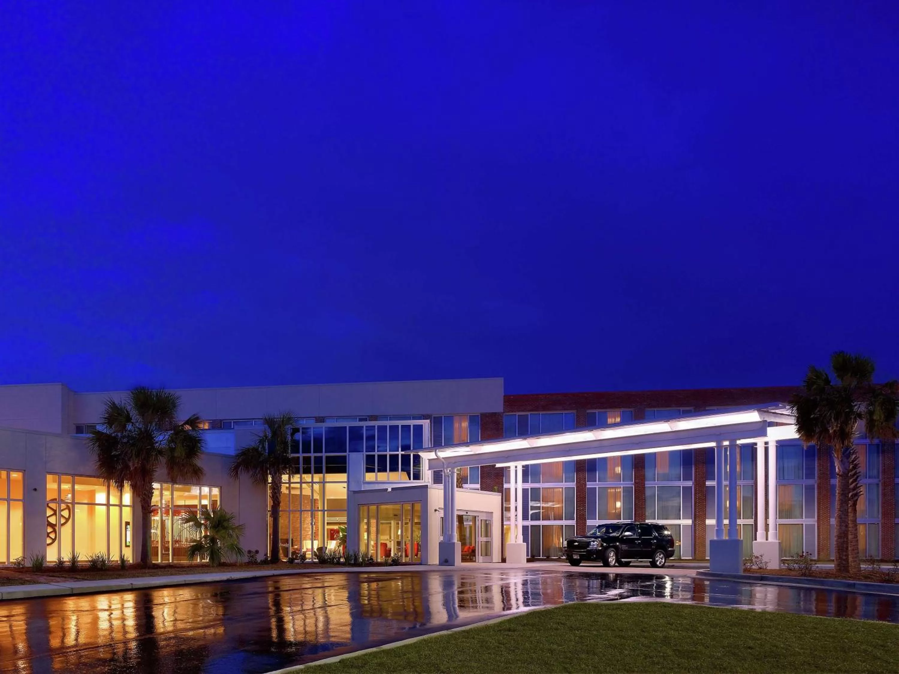 Property building in DoubleTree Hotel & Suites Charleston Airport