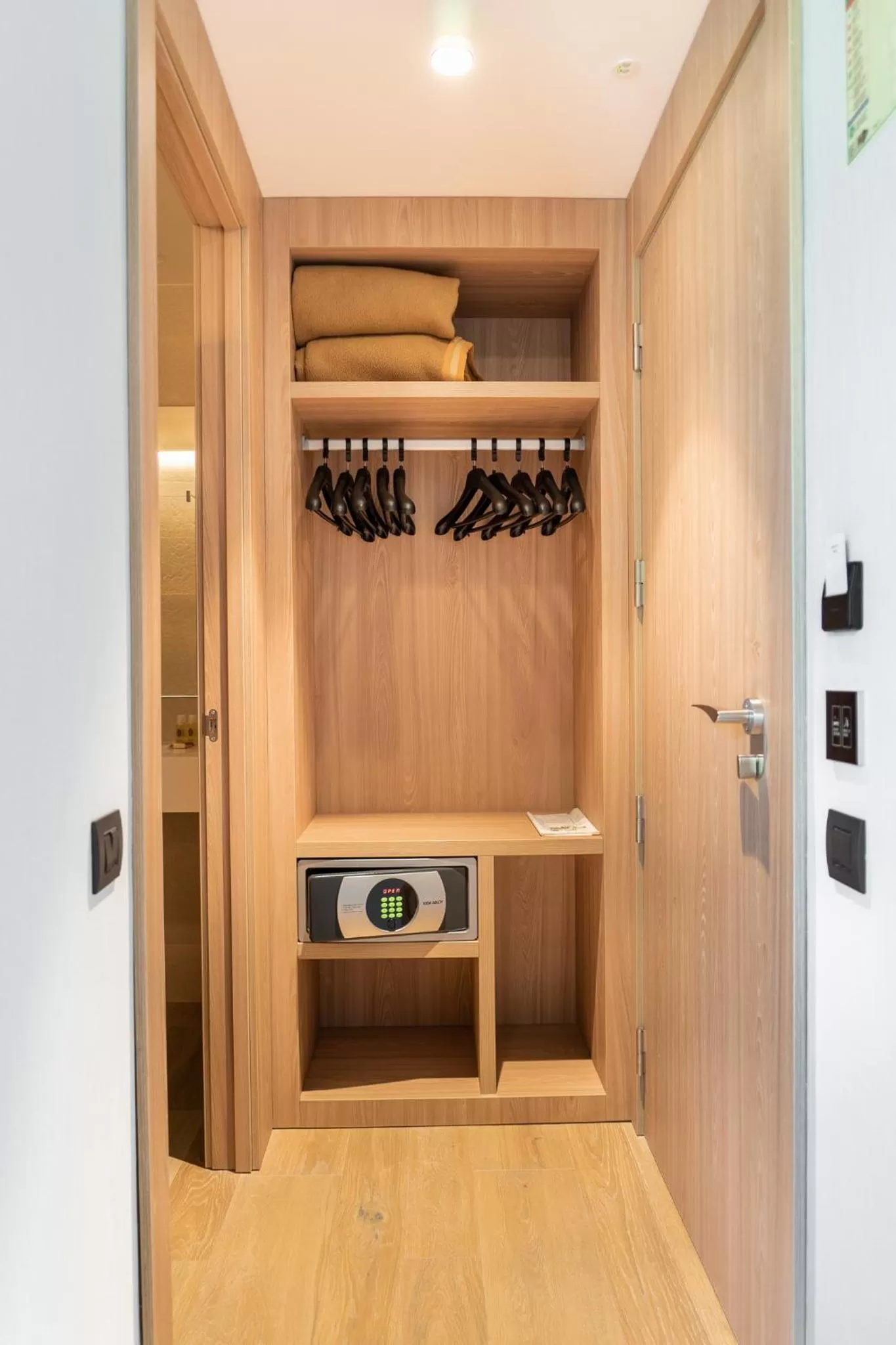 wardrobe in Caledonian