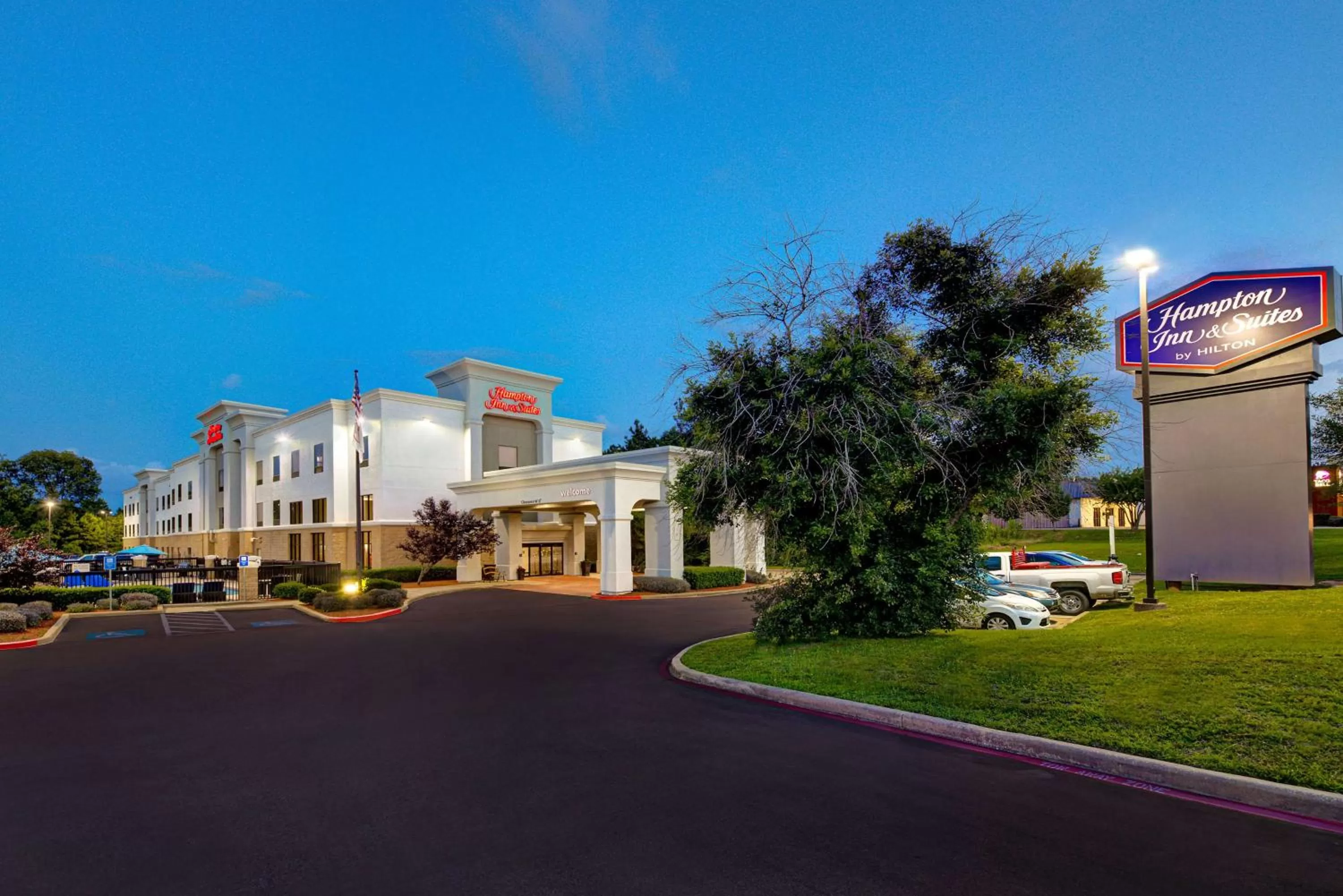 Property building in Hampton Inn & Suites Nacogdoches