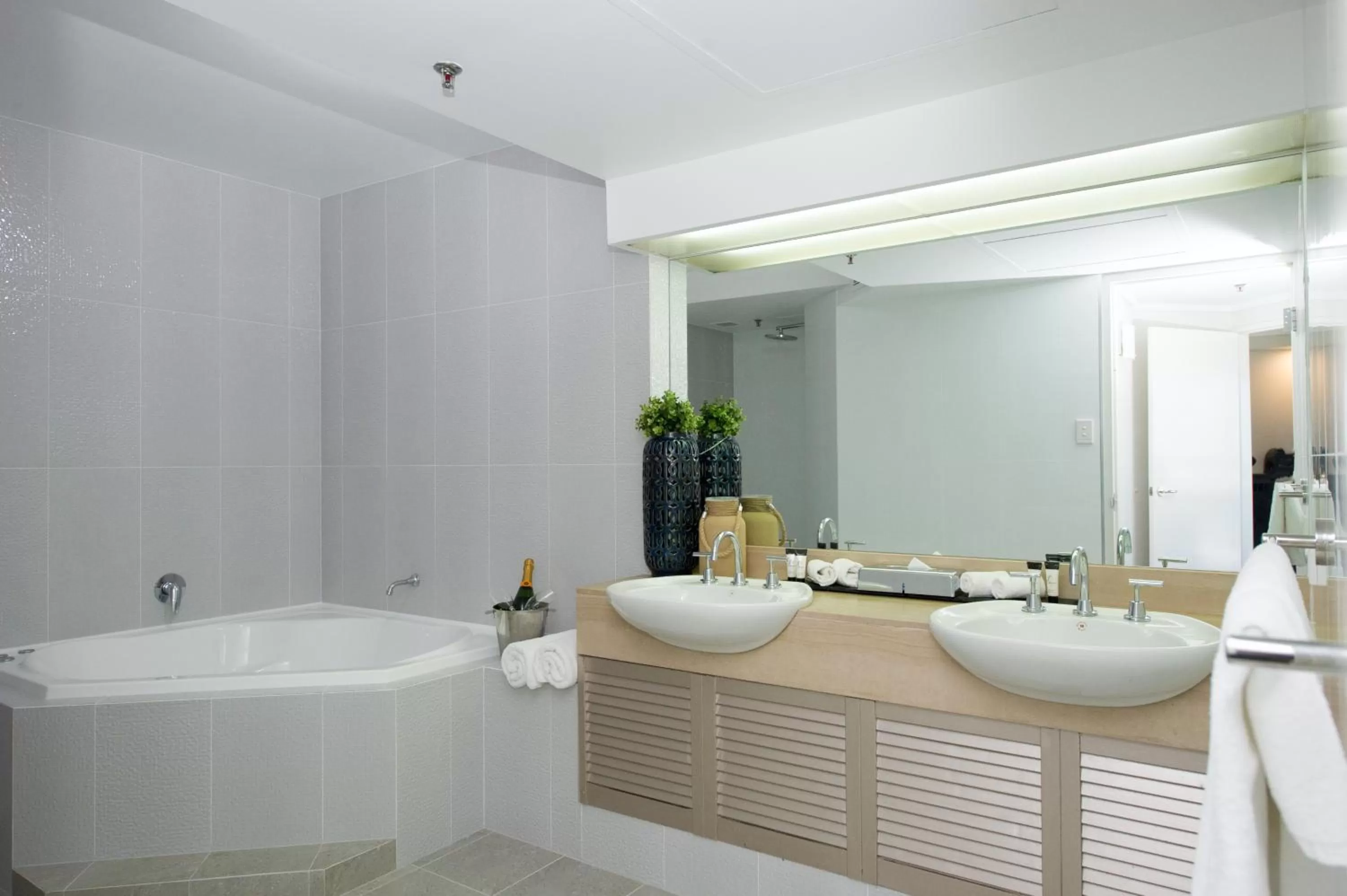 Bathroom in The Lord Forrest Hotel