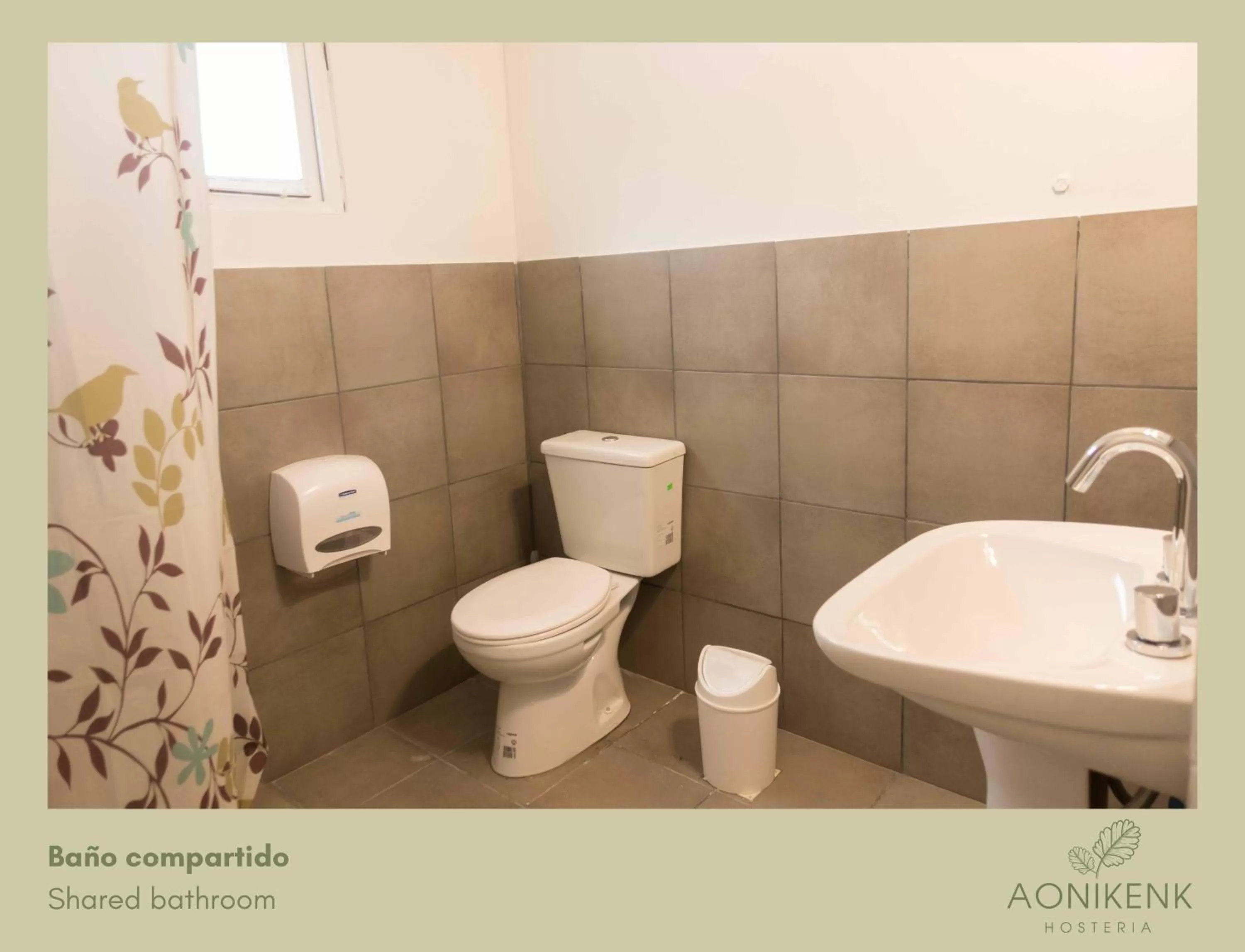 Shower in Hostería Aonikenk