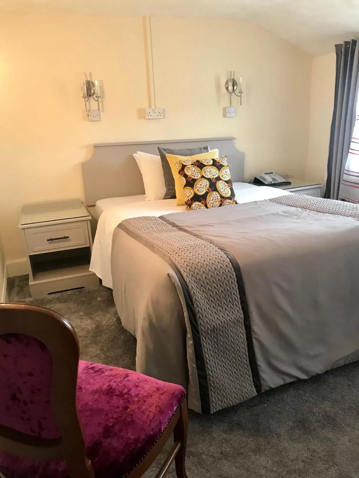 Bedroom, Bed in Lensfield Hotel