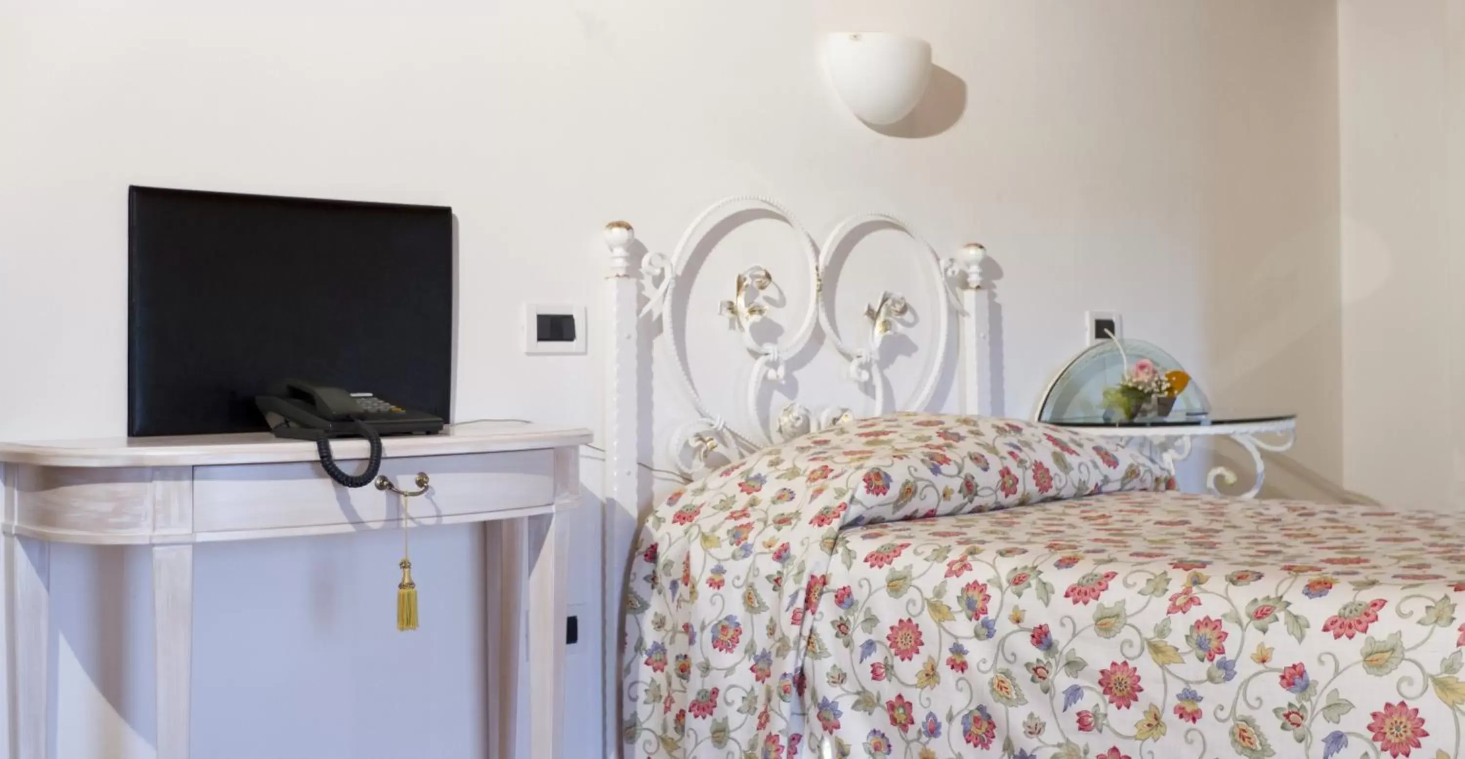 Single Room in Villa Scalabrini Single Room in Villa Scalabrini