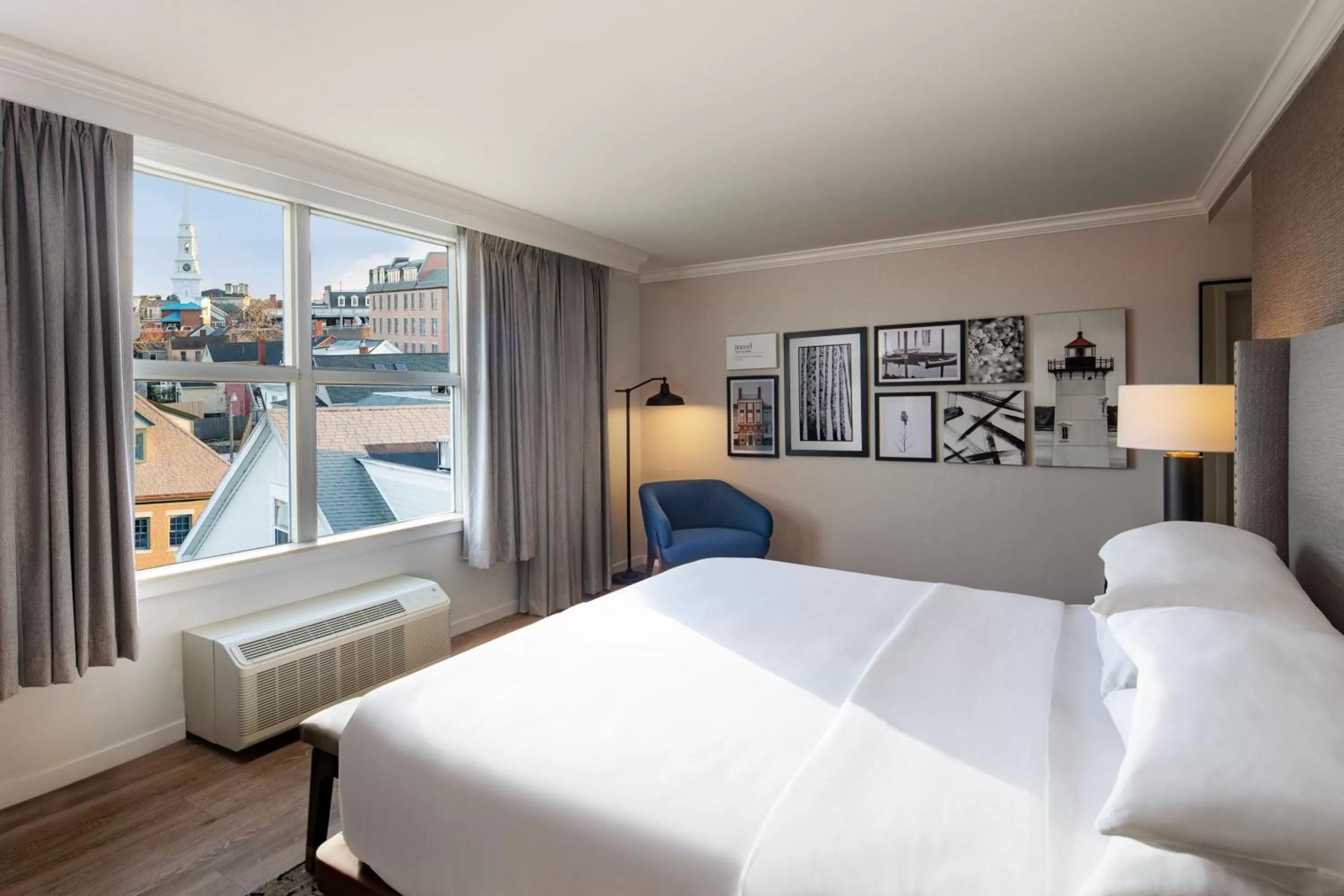 Photo of the whole room, Bed in Sheraton Portsmouth Harborside Hotel