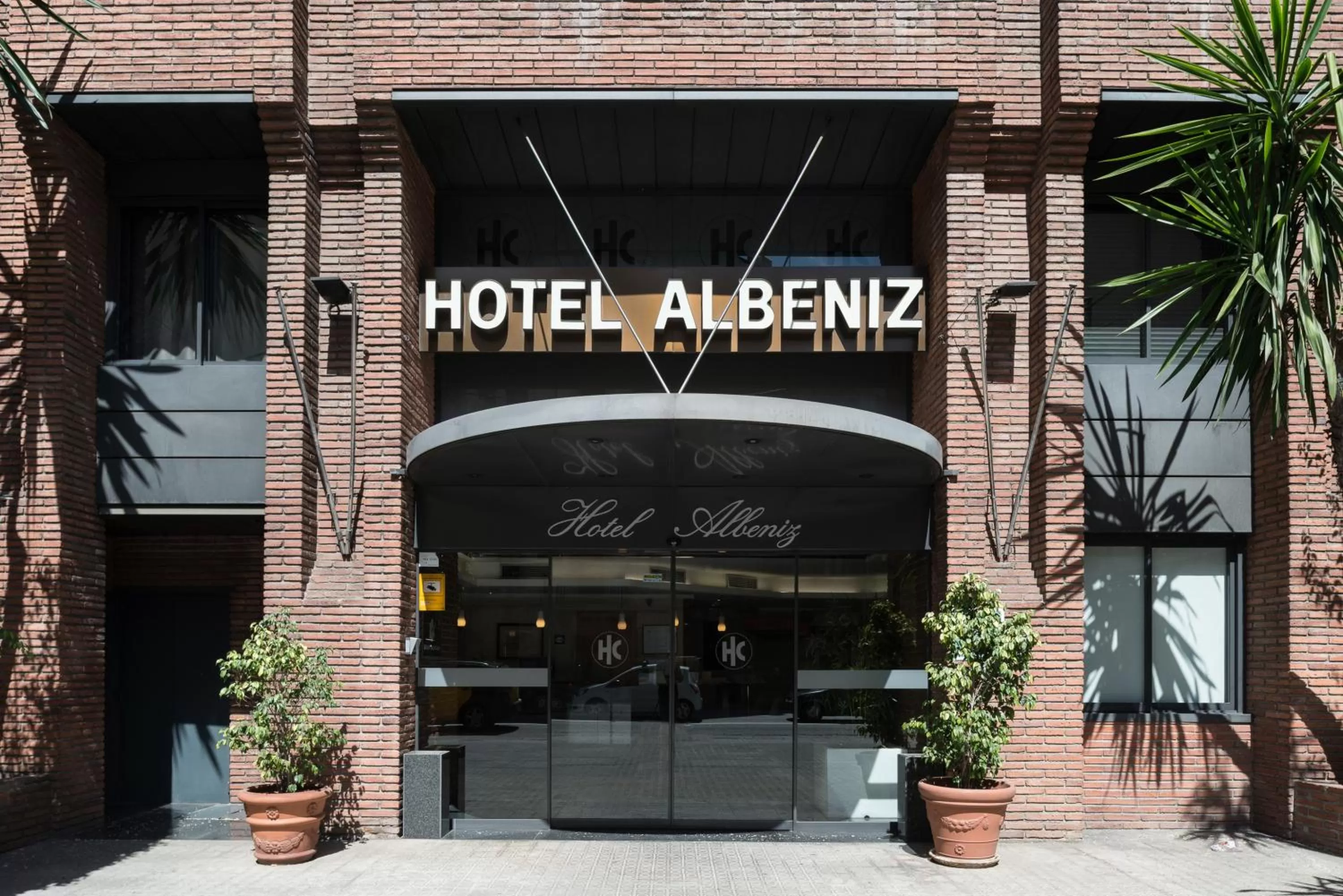 Facade/entrance in Catalonia Albeniz