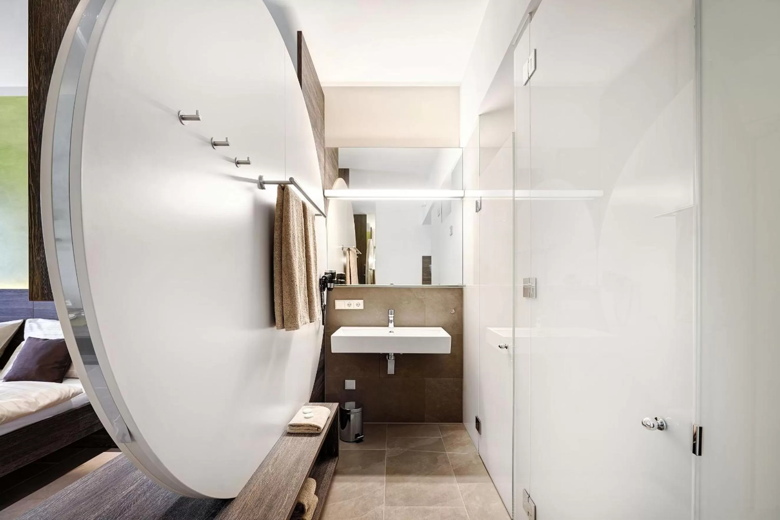 Bathroom, Bed in eee Hotel Marchtrenk