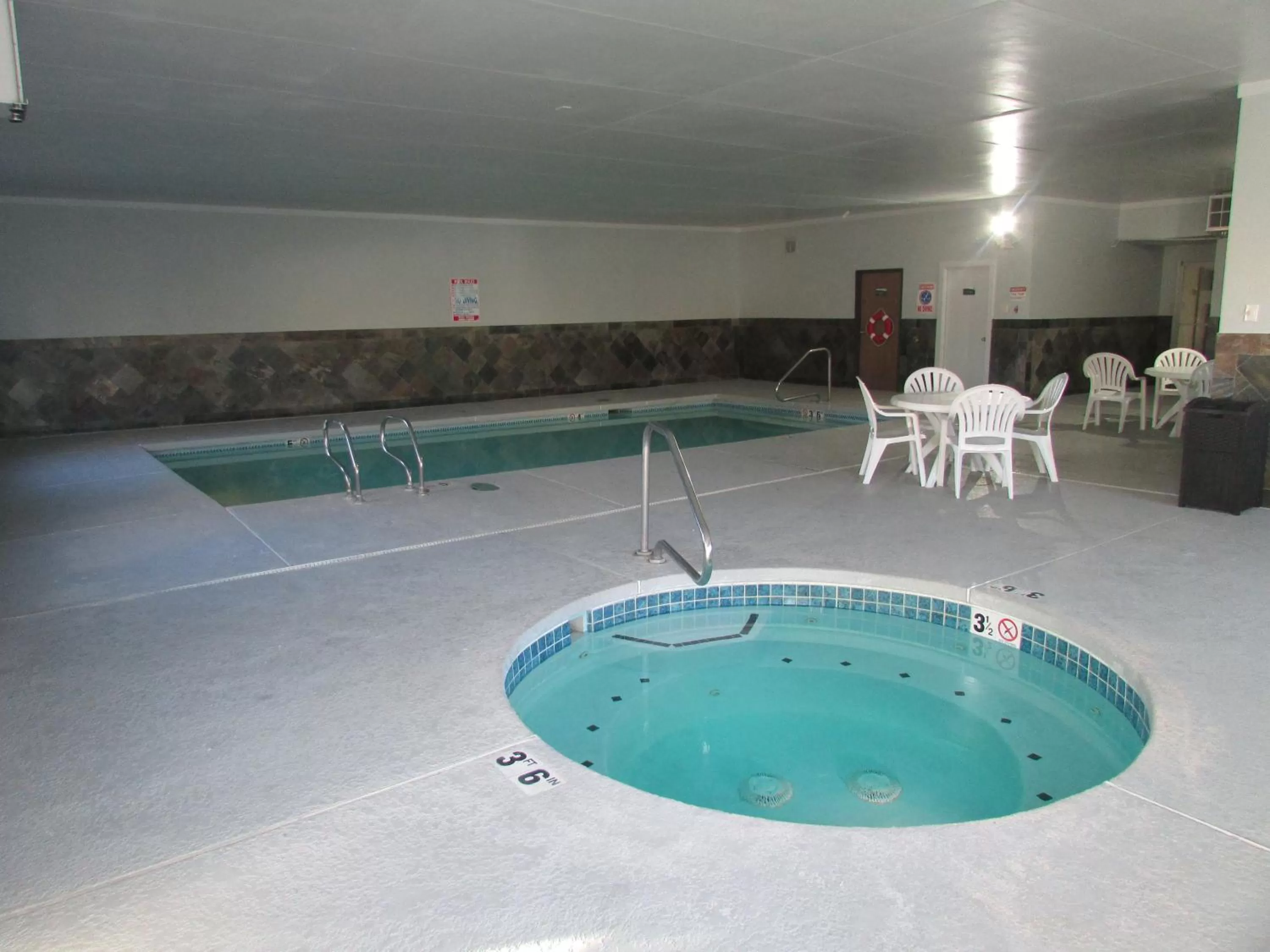 Property building, Swimming Pool in GreenTree Inn Montrose