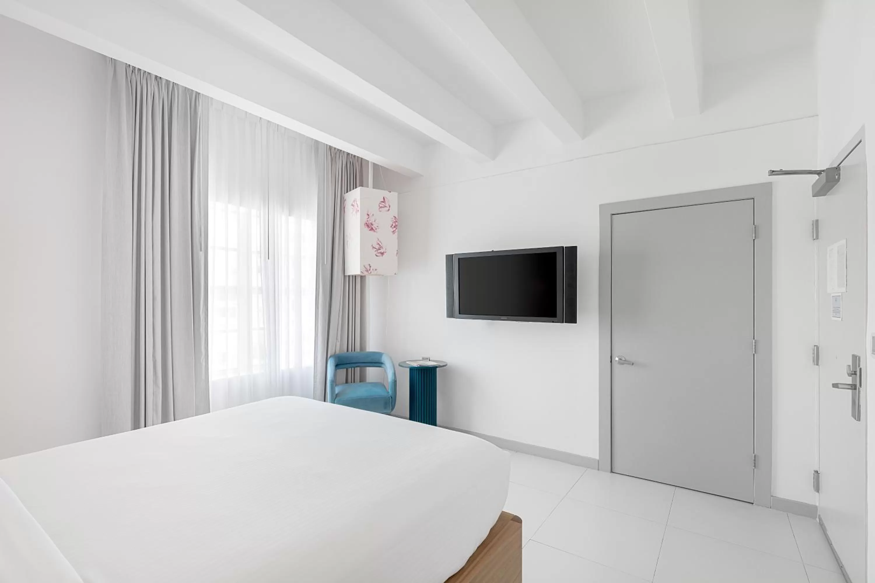 Bed in Townhouse by Luxurban