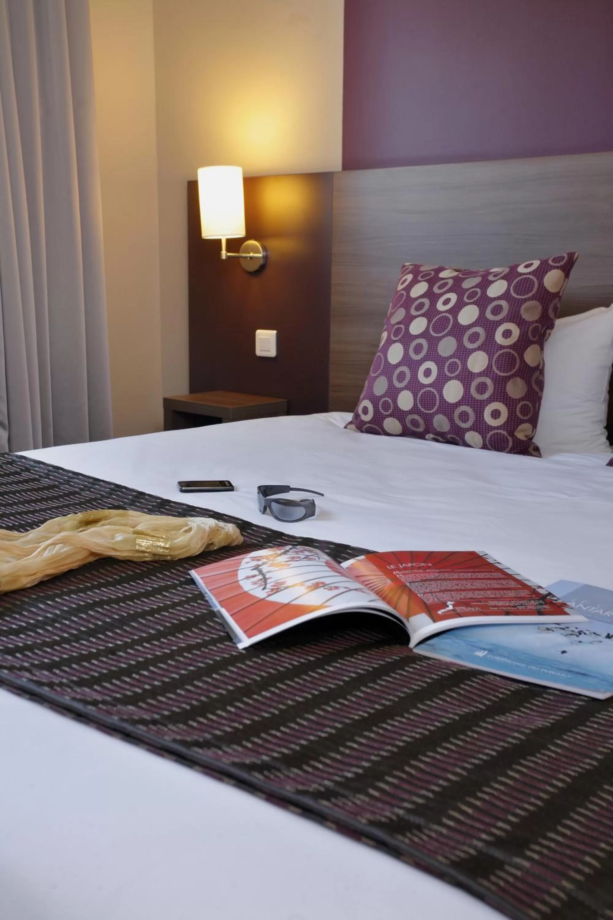 Photo of the whole room, Bed in The Originals City, Hôtel Les Bruyères, Dax Nord