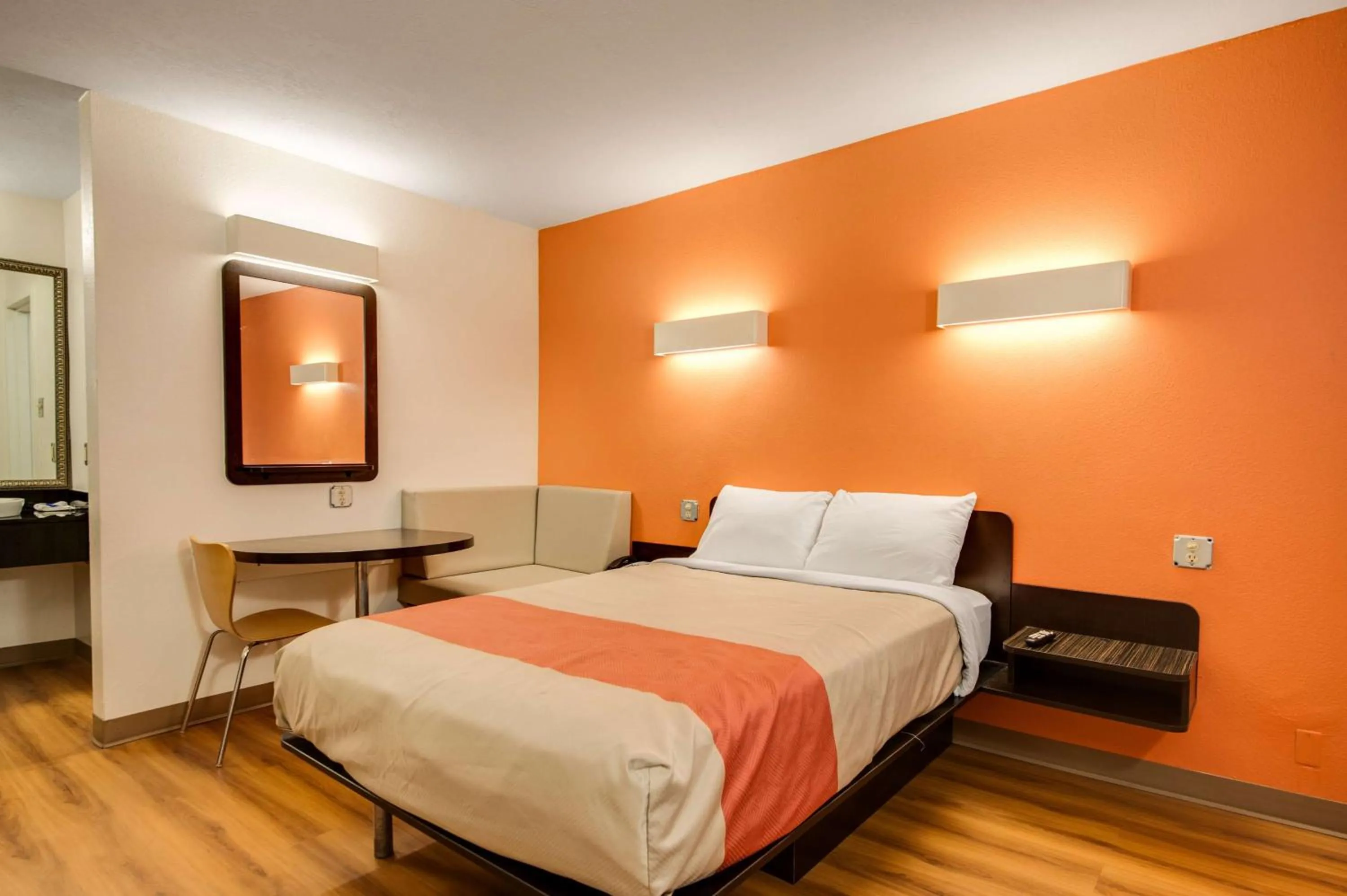 Photo of the whole room, Bed in Motel 6-Jennings, LA