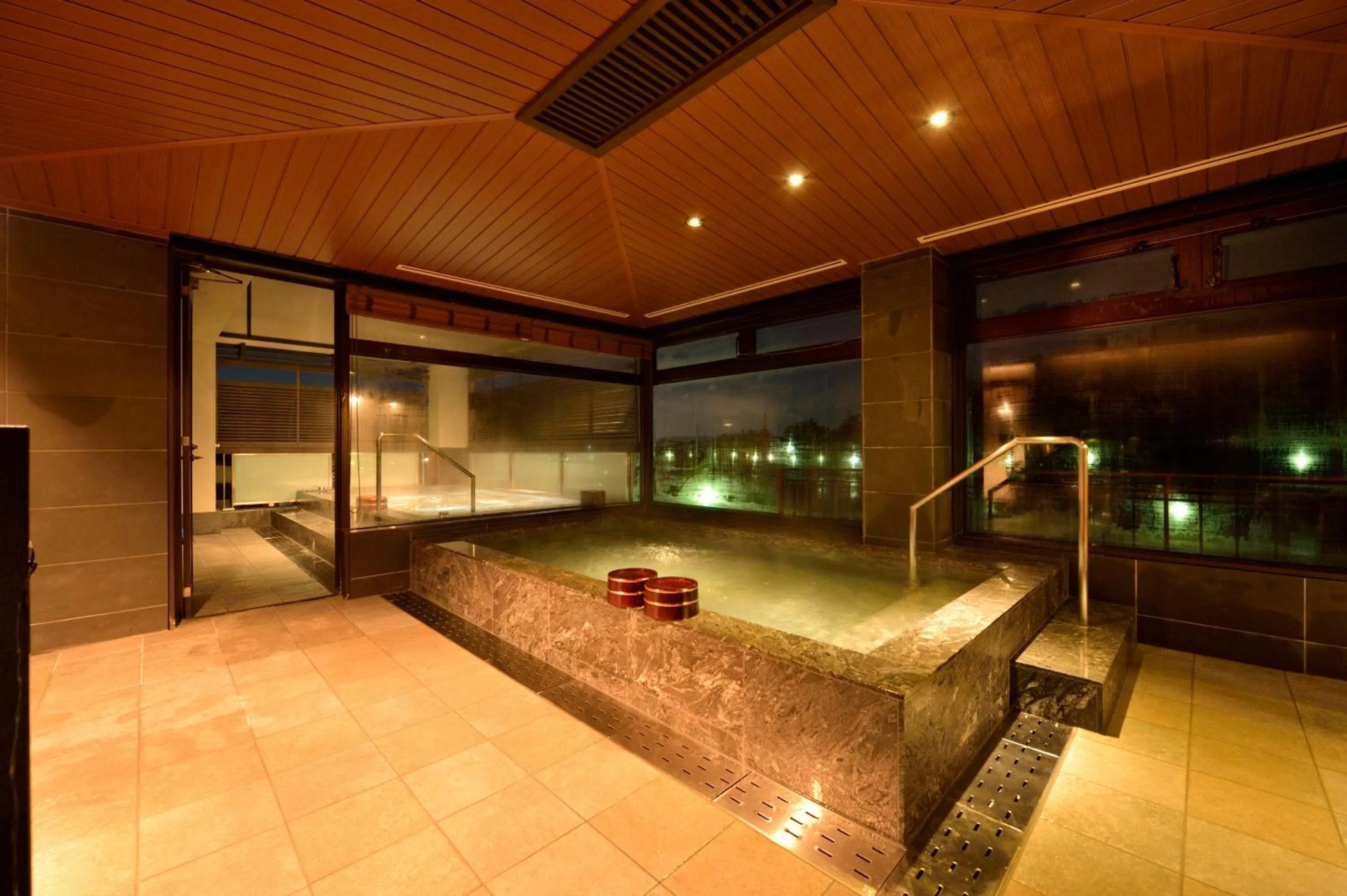 Spa and wellness centre/facilities in Hanayashiki Ukifune-en
