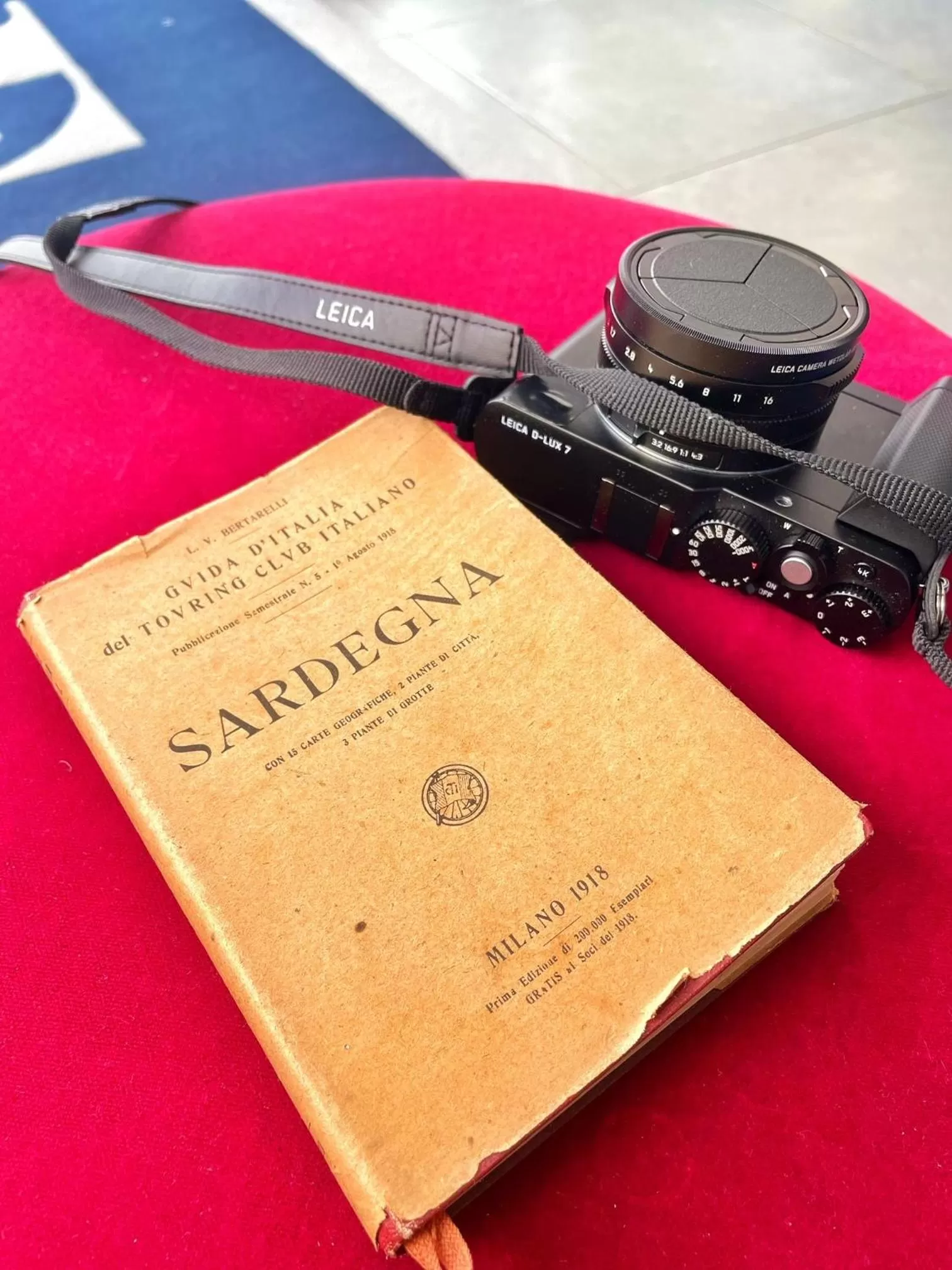 Library in L'Essenza Hotel