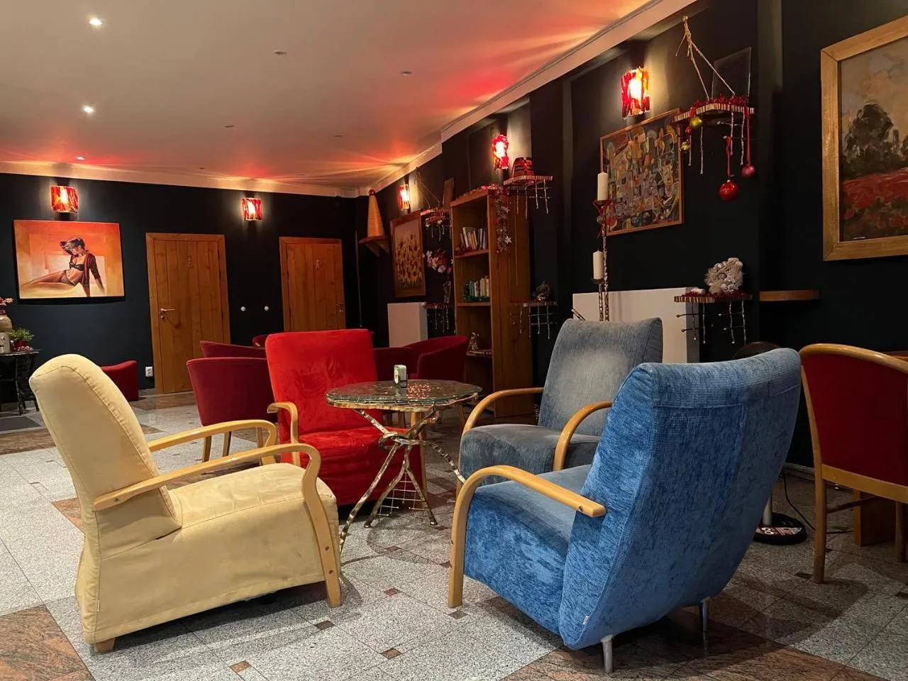 Property building in Gallery Hotel SIS