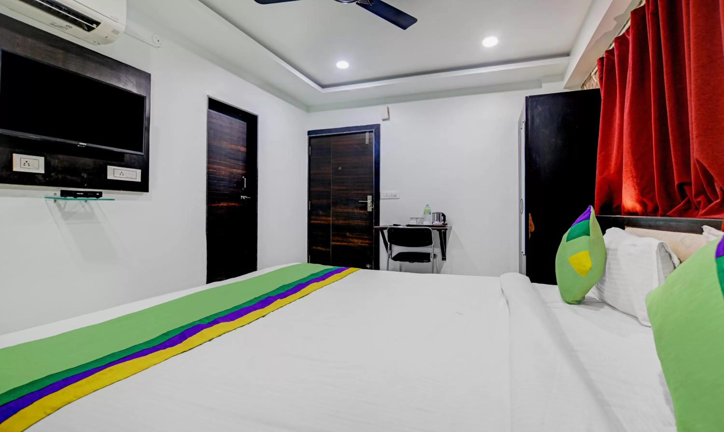 Bed in Treebo Trend A5