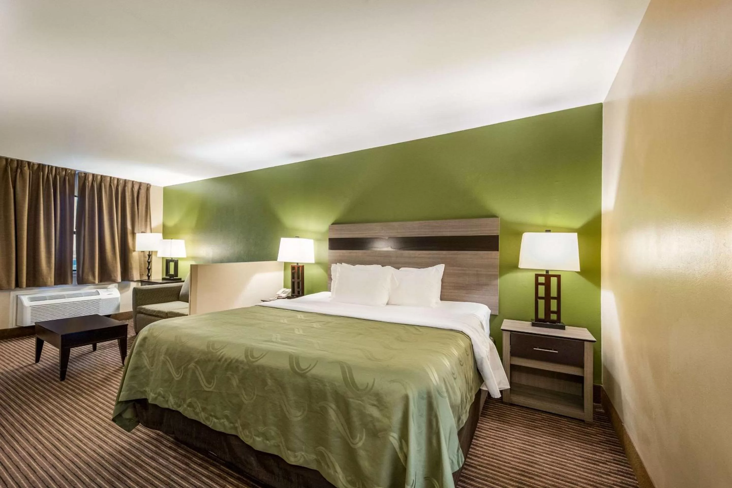 Photo of the whole room, Bed in Quality Inn & Suites Garland - East Dallas