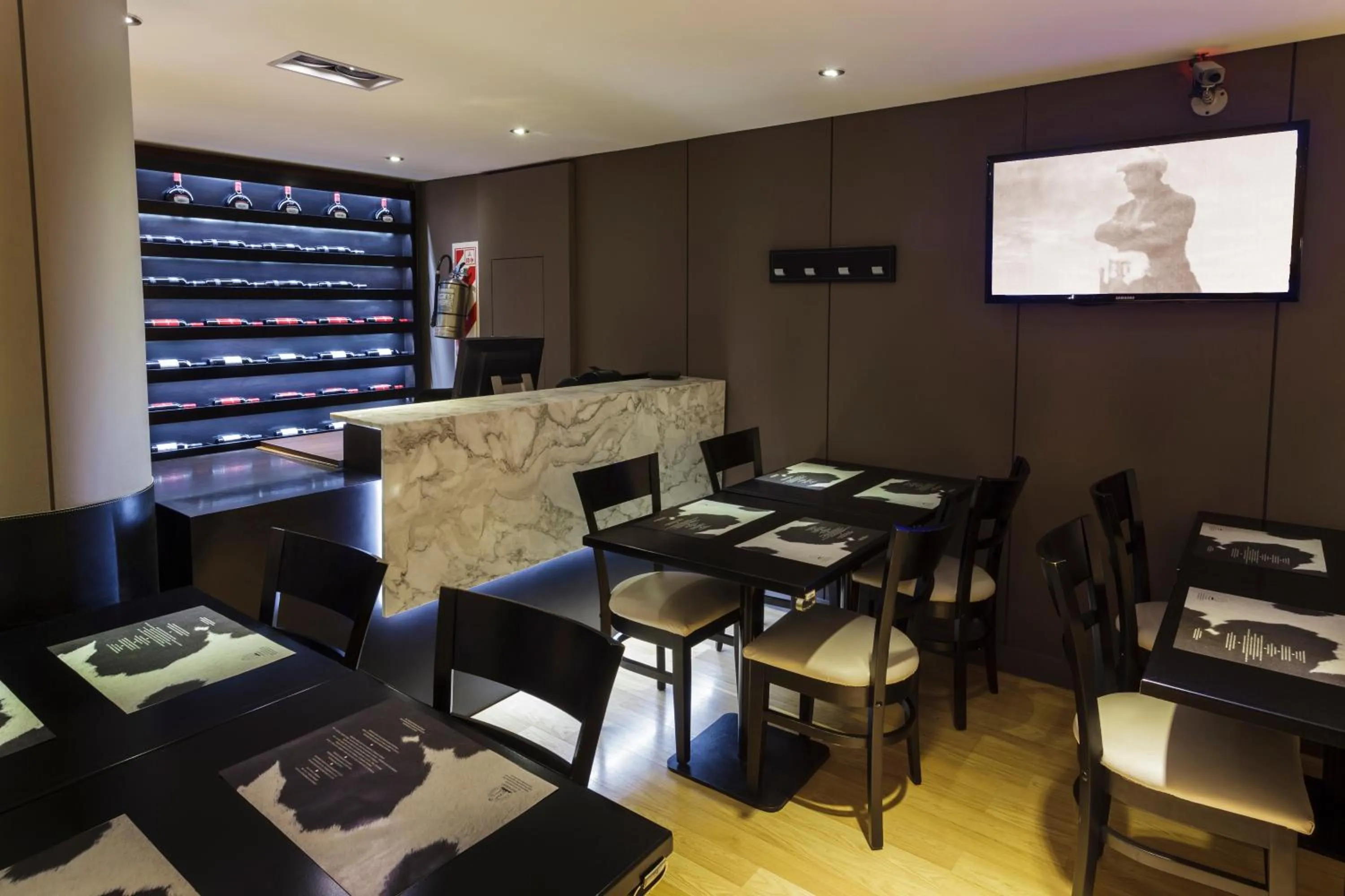 Restaurant/places to eat in Hotel Facon Grande