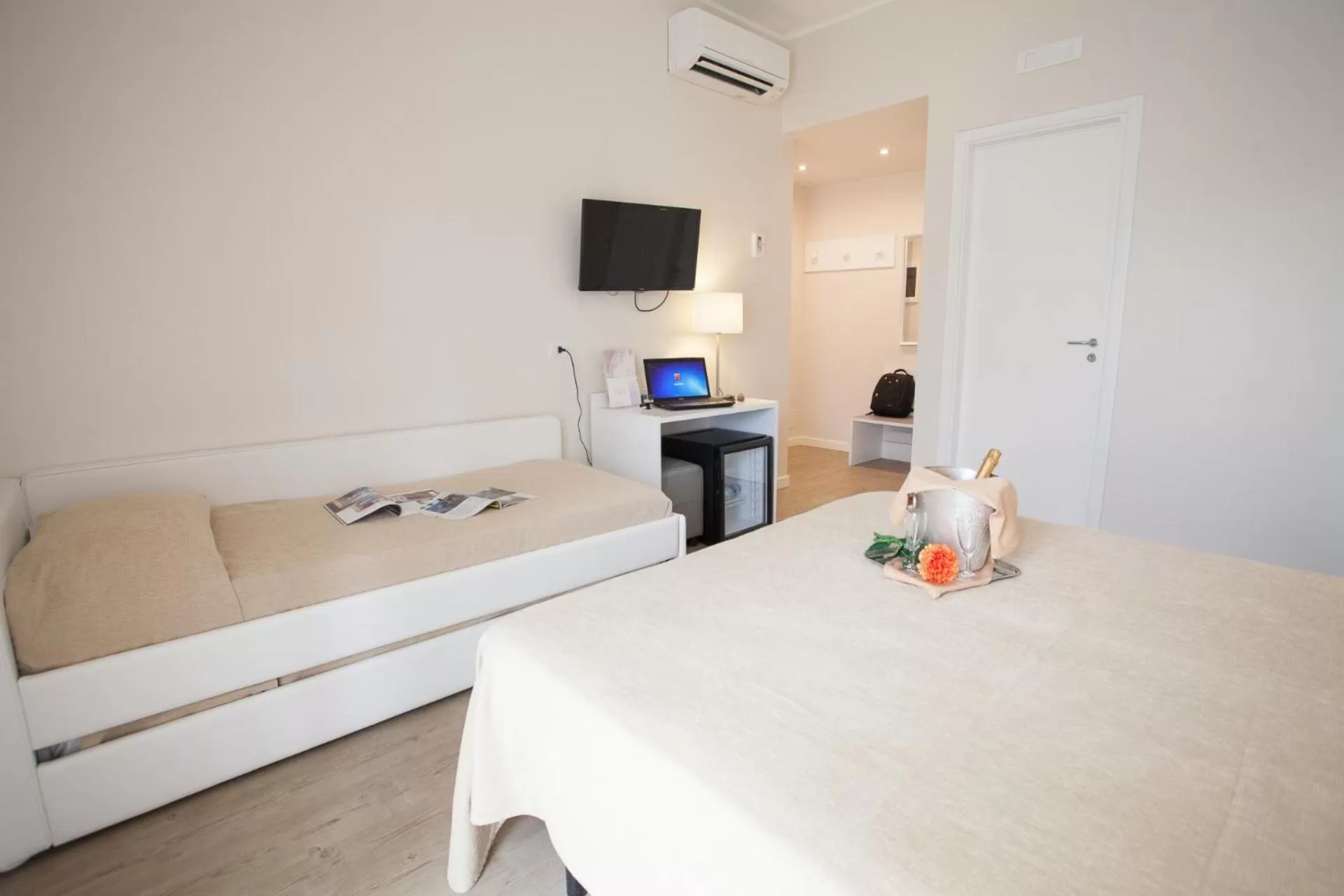 Photo of the whole room, Bed in Hotel Costazzurra Museum & Spa