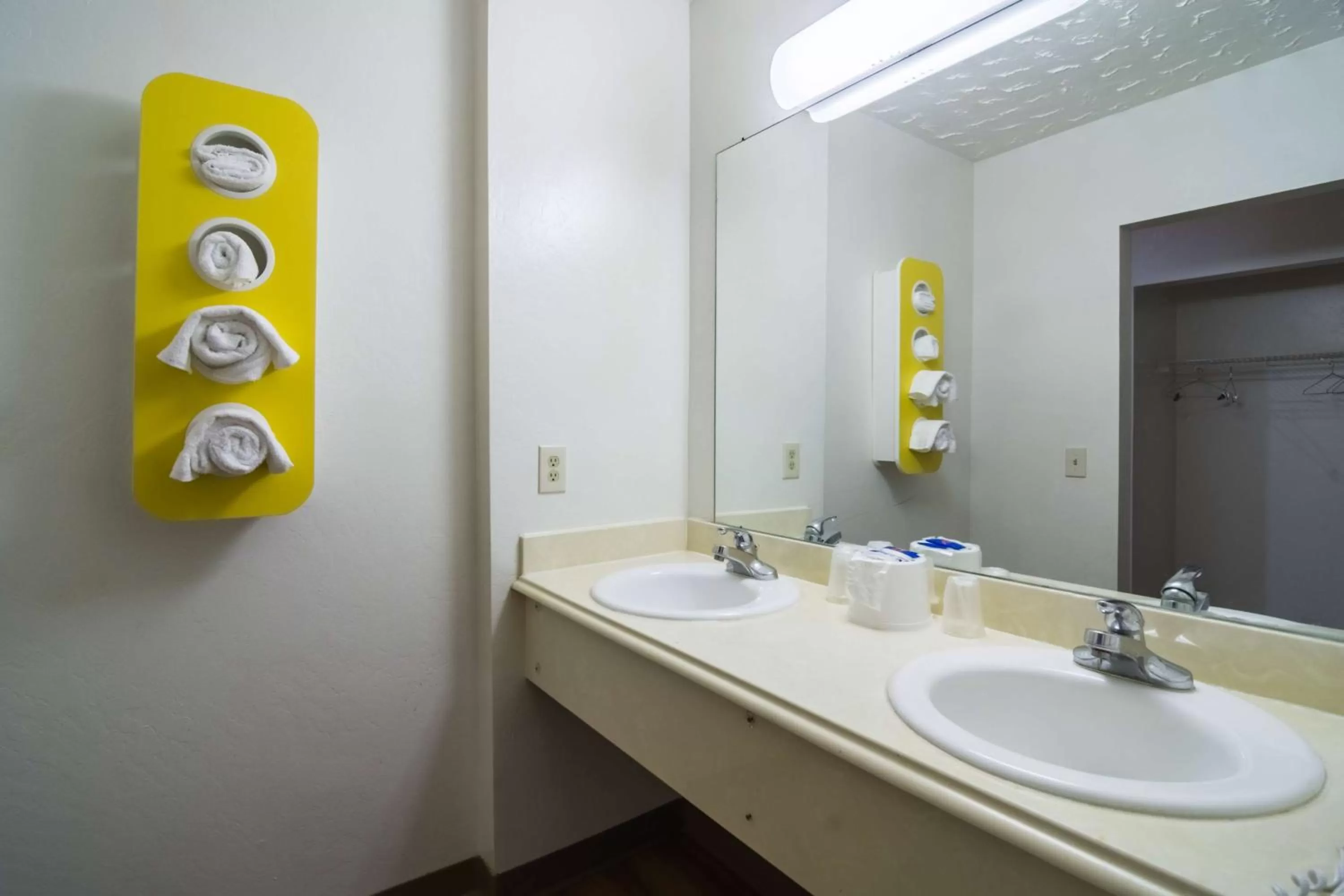 Bathroom in Motel 6-Globe, AZ