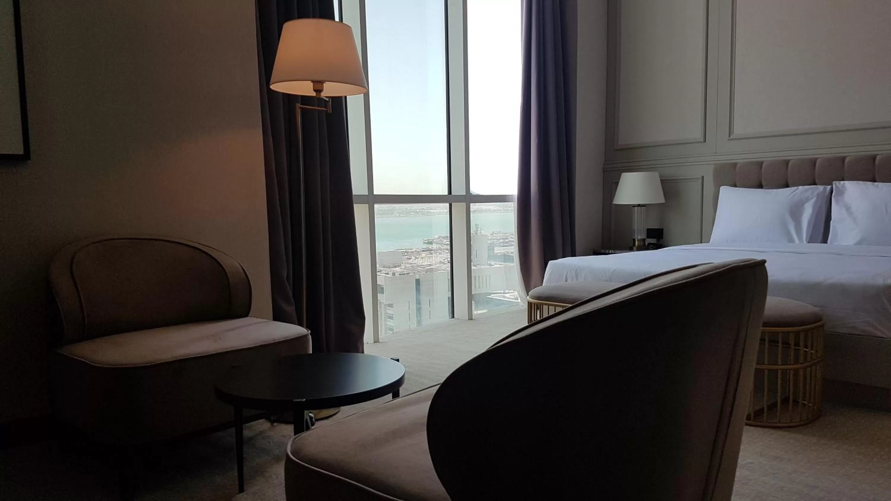 Seating area, Bed in Horizon Manor Hotel