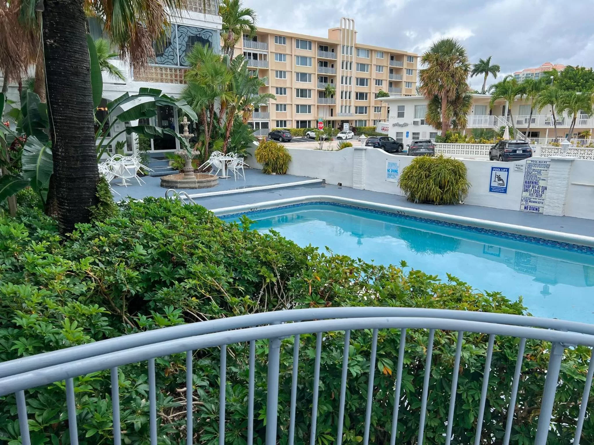 Swimming pool in Tropi Rock
