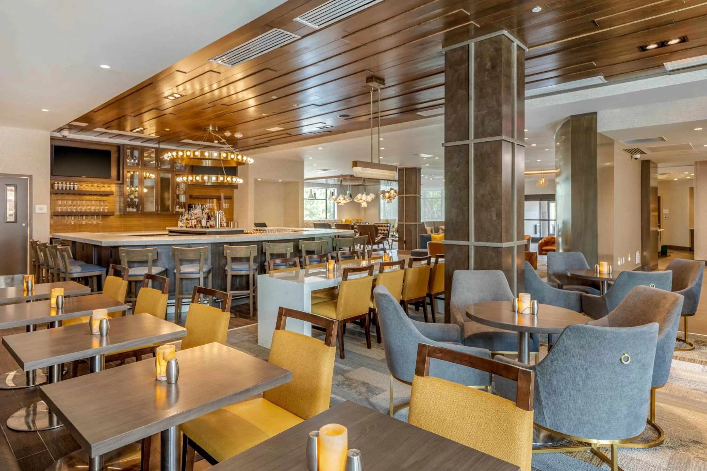 Restaurant/places to eat in Cambria Hotel Charleston Riverview