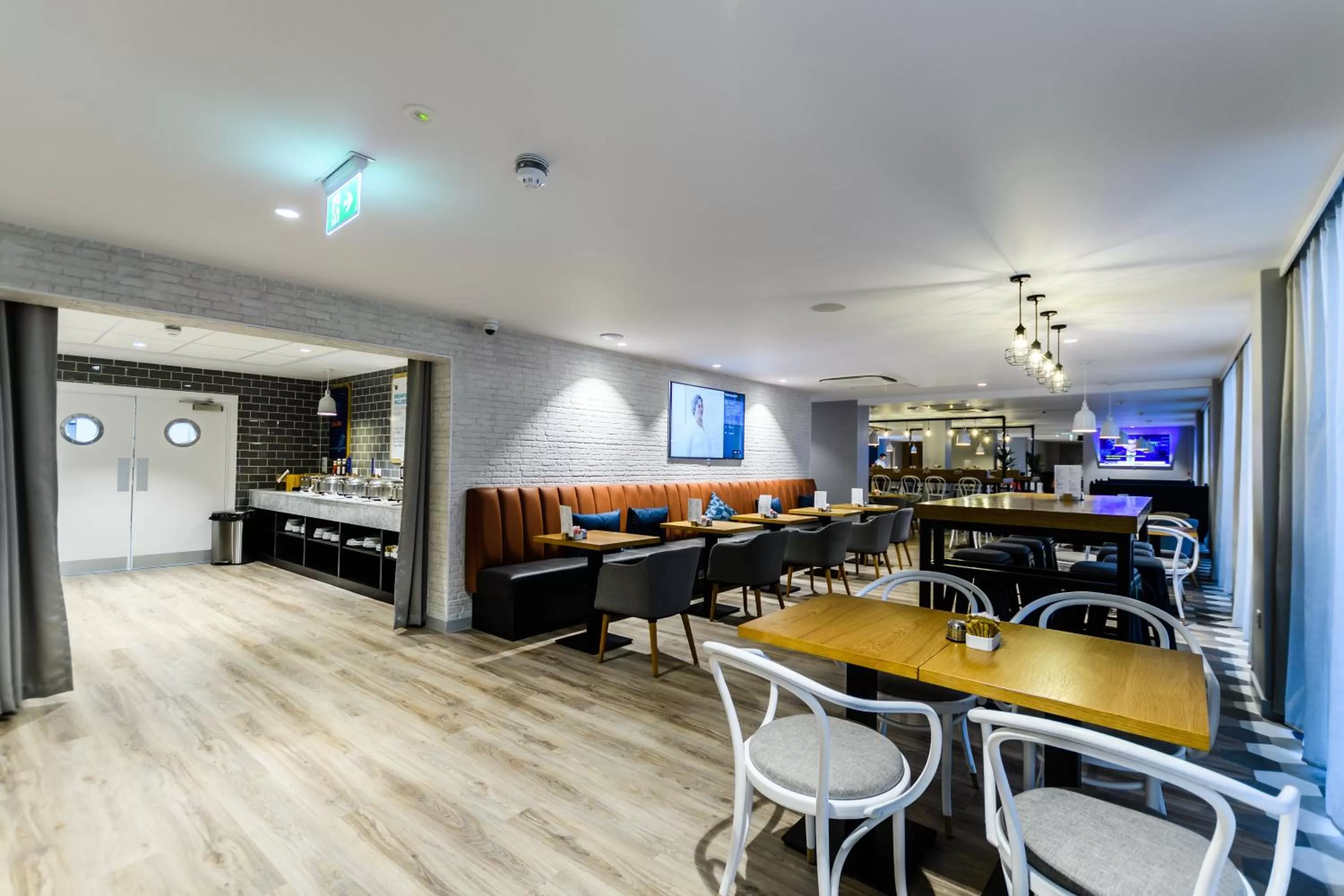 Restaurant/places to eat in Holiday Inn Express - Wigan by IHG