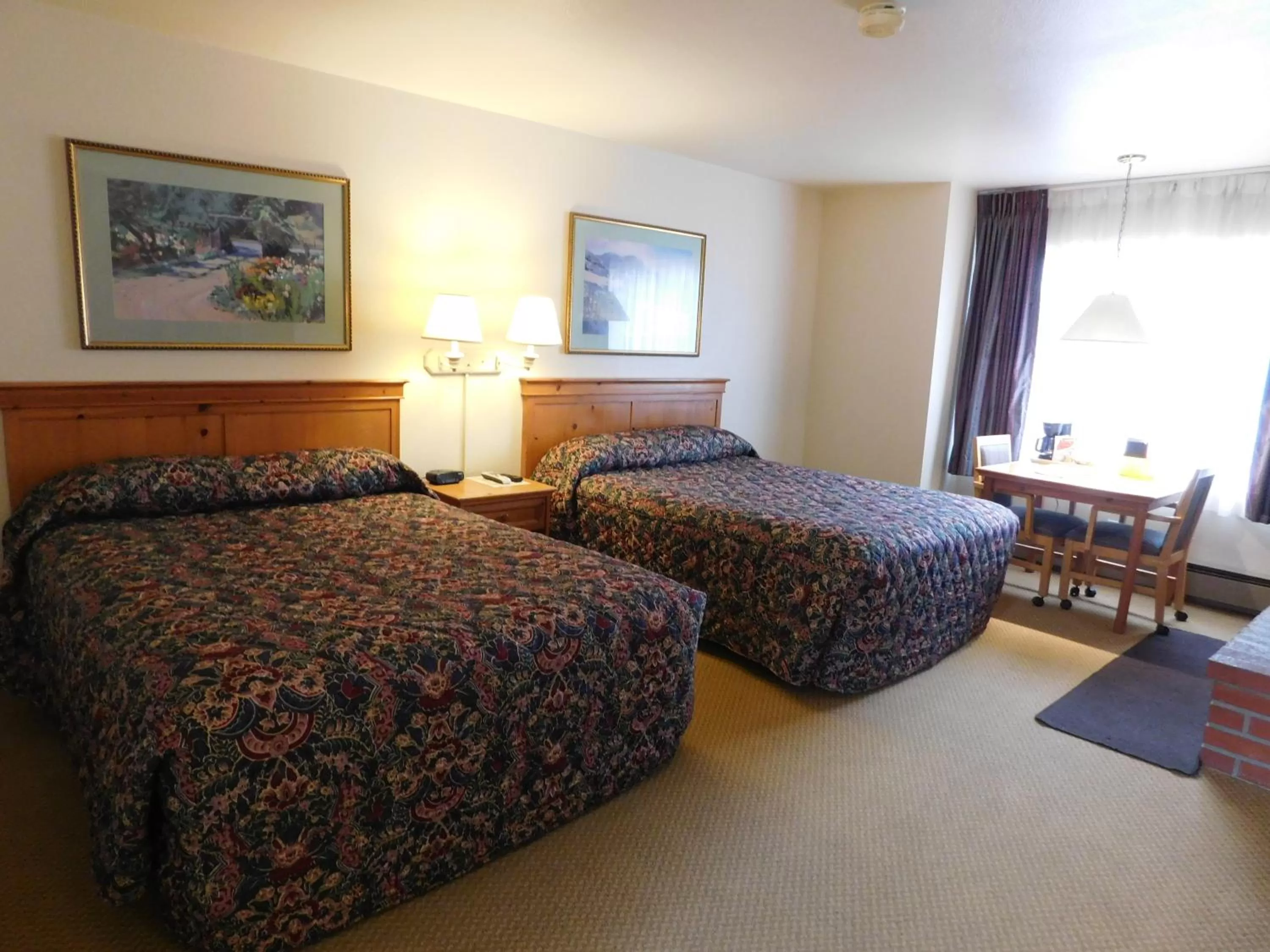 Bed in Pacific Gardens Inn