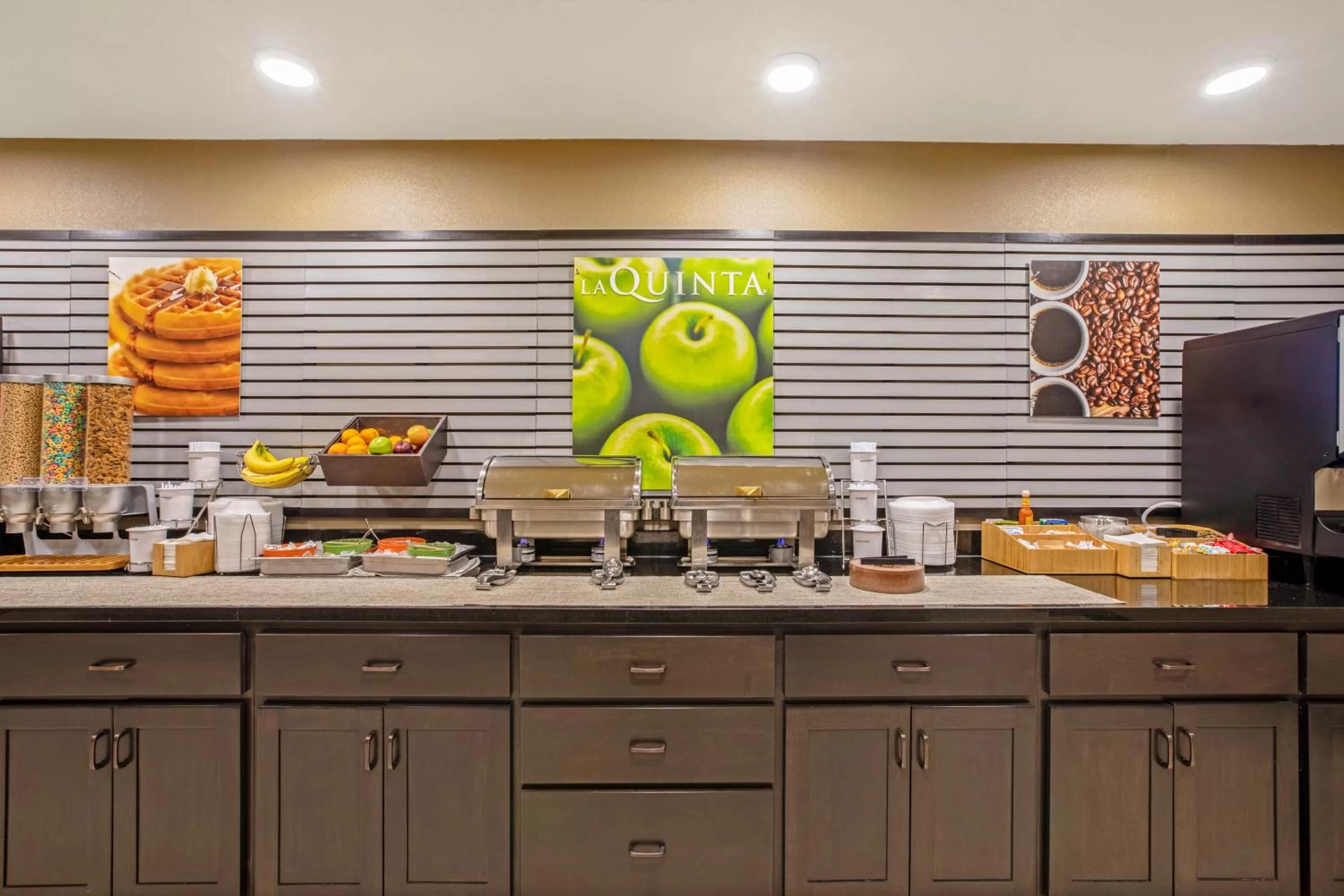 Continental breakfast in La Quinta by Wyndham Gillette