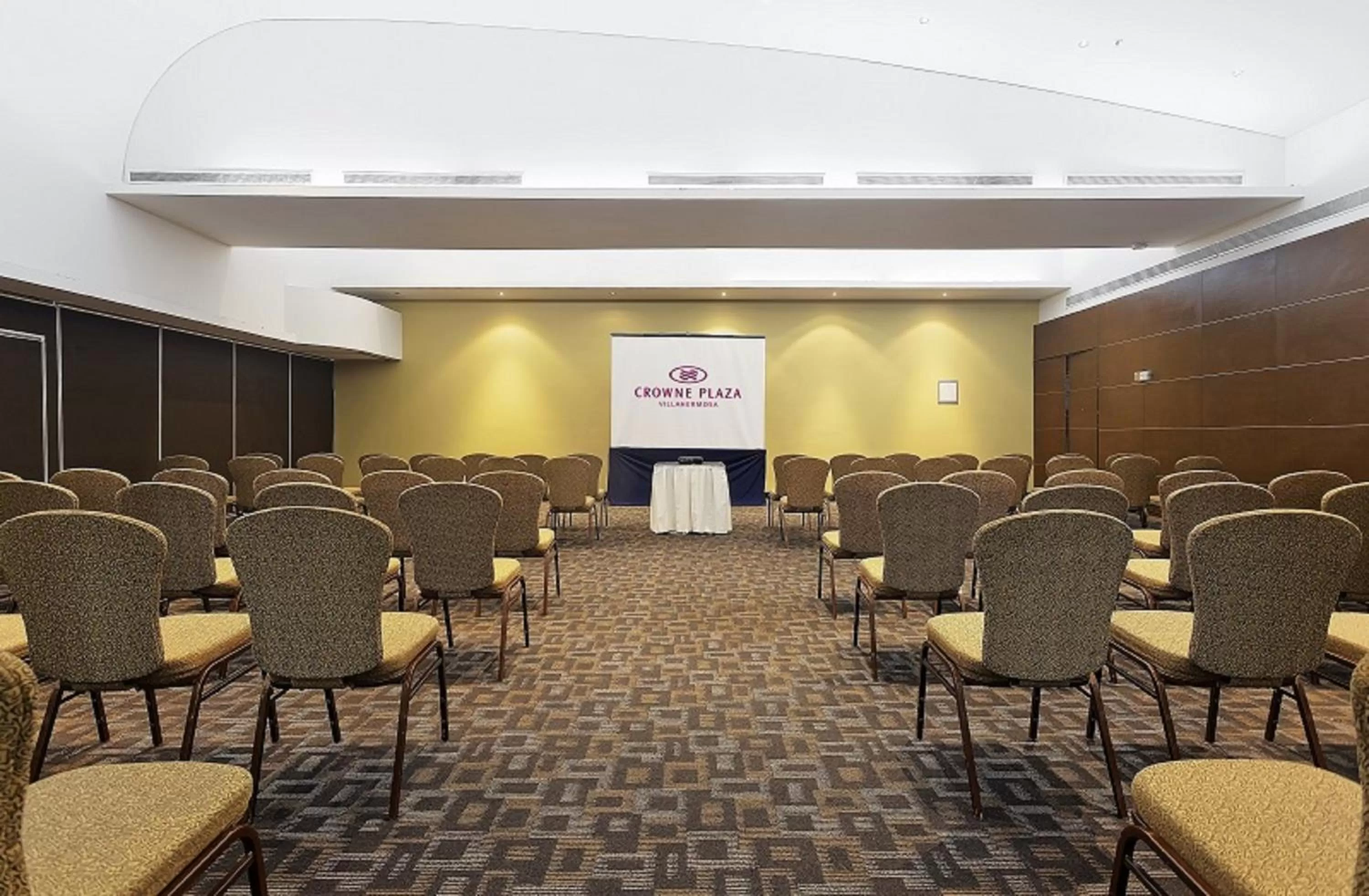 Meeting/conference room in Crowne Plaza Villahermosa by IHG