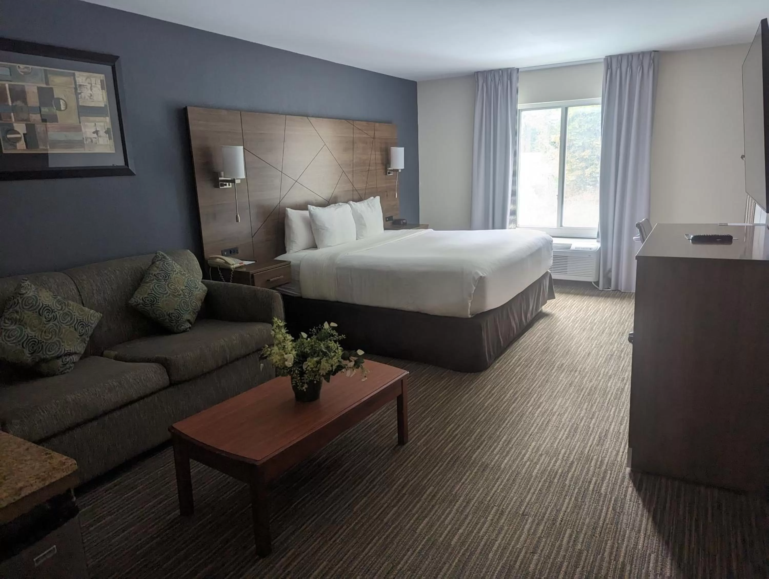 Bed in Quality Inn & Suites Northampton - Amherst